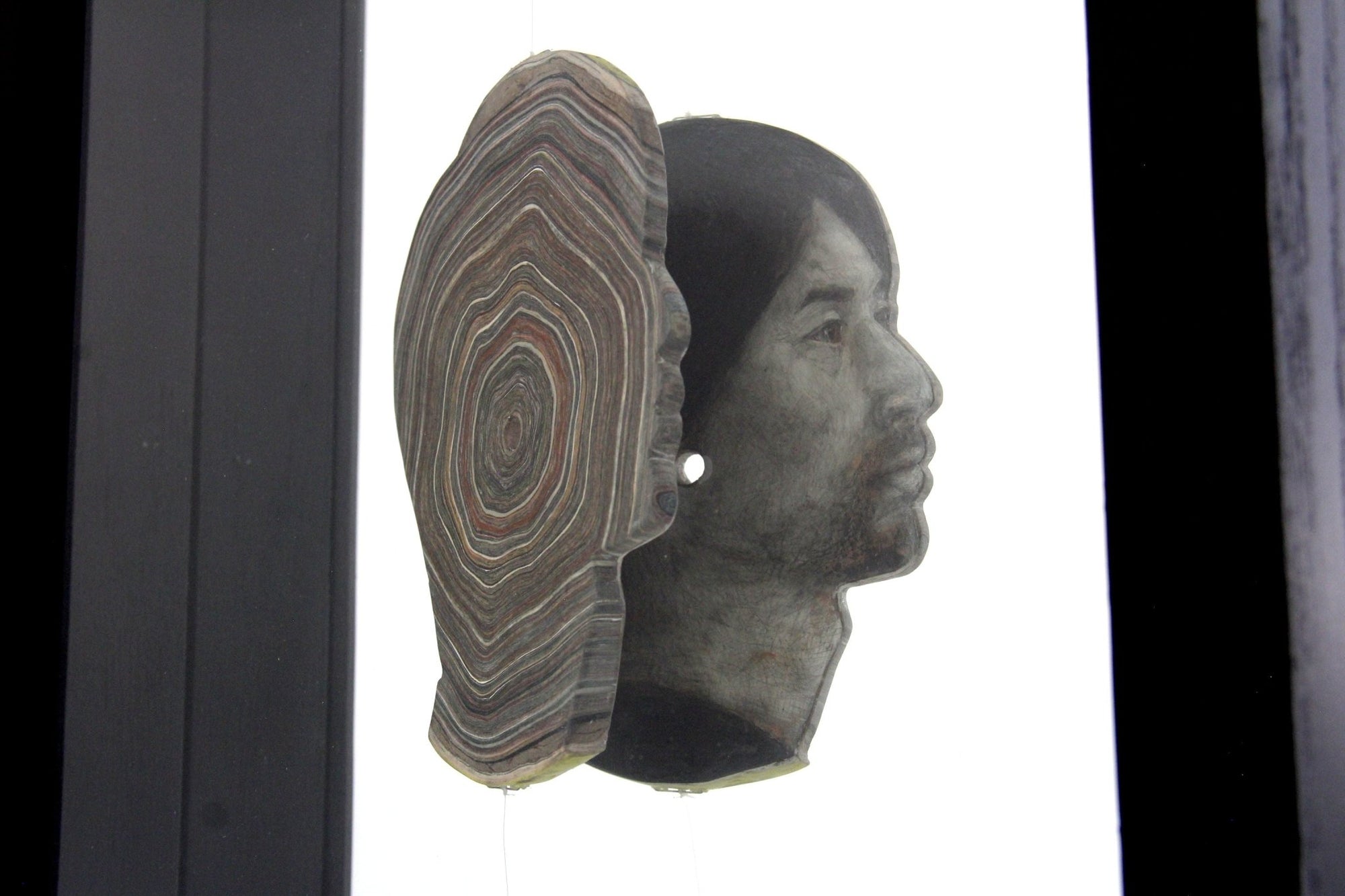 Autorretrato con anillos interiores I - Arte Huichol - Marakame