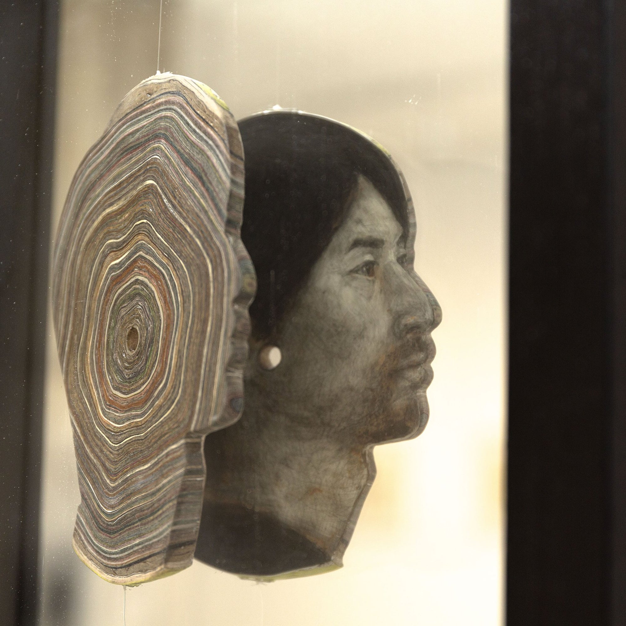 Autorretrato con anillos interiores I - Arte Huichol - Marakame
