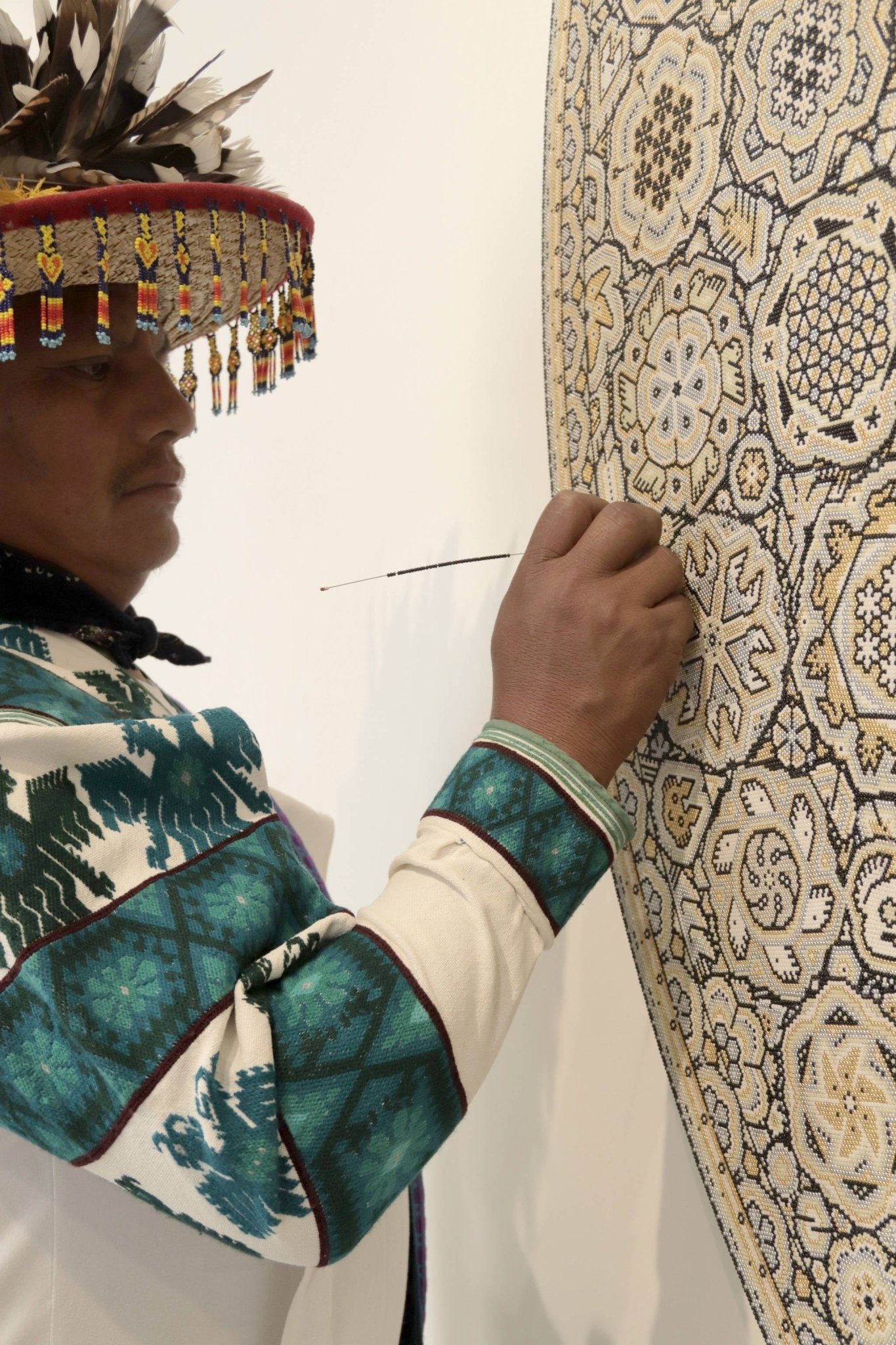 Nierika de Chaquira Círculo Huichol - Ewaripa - Velación de venado - 160 cm. - 2024 - 2025 - Arte Marakame