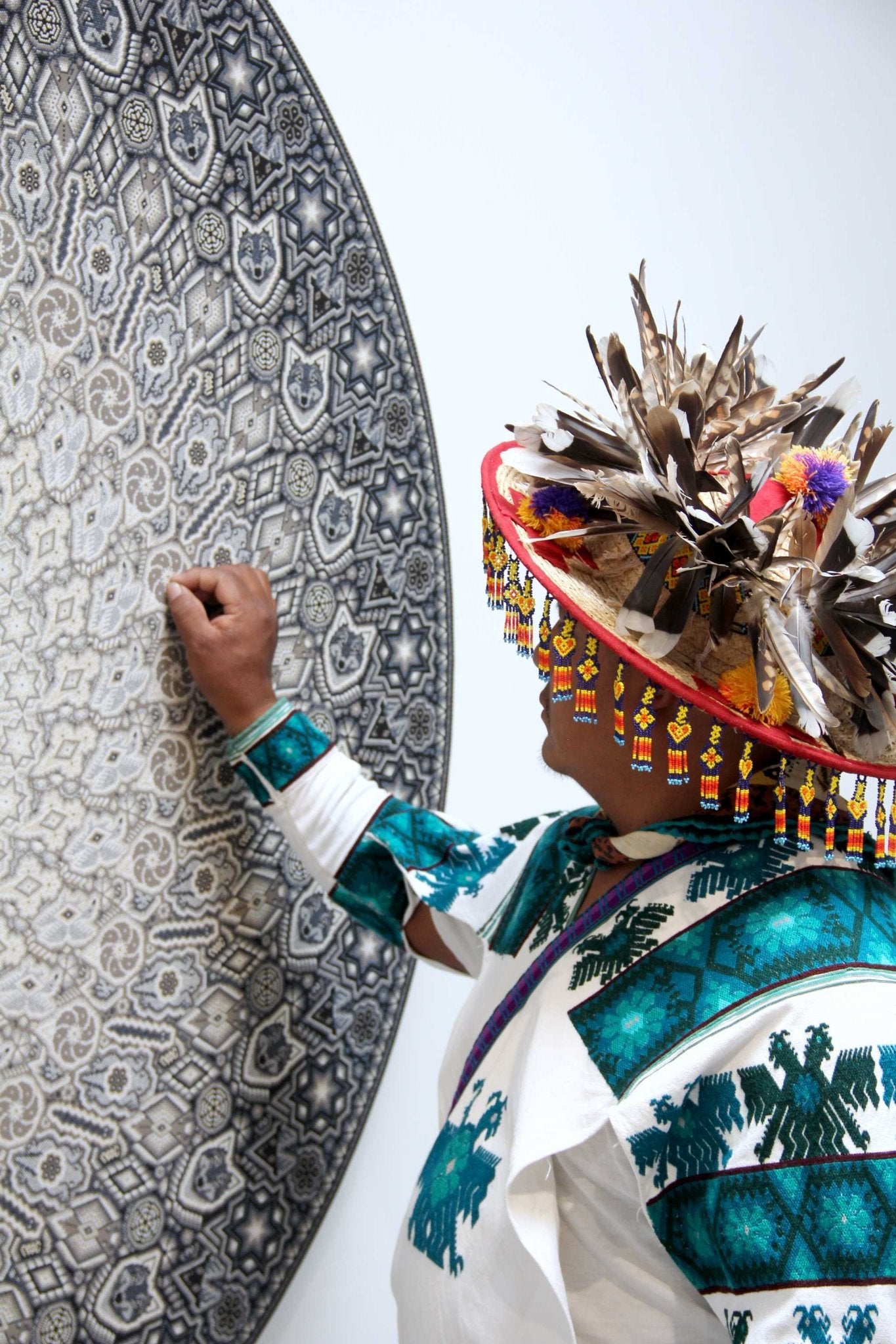 Preventa - Nierika de Chaquira Círculo Huichol - Sam+lawi marakate - Lobos negros cantadores - 160 cm. - Arte Huichol - Marakame