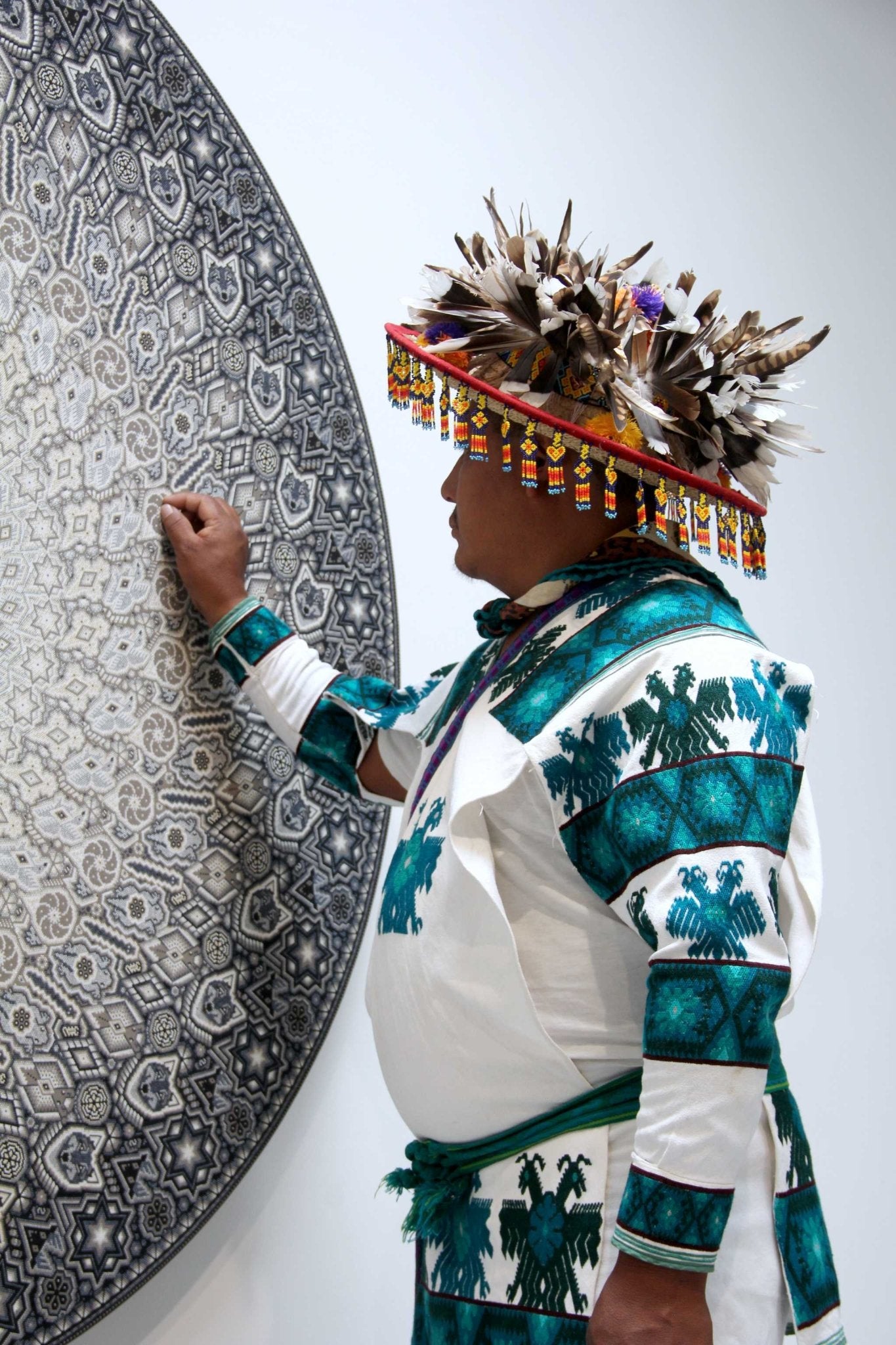 Preventa - Nierika de Chaquira Círculo Huichol - Sam+lawi marakate - Lobos negros cantadores - 160 cm. - Arte Huichol - Marakame