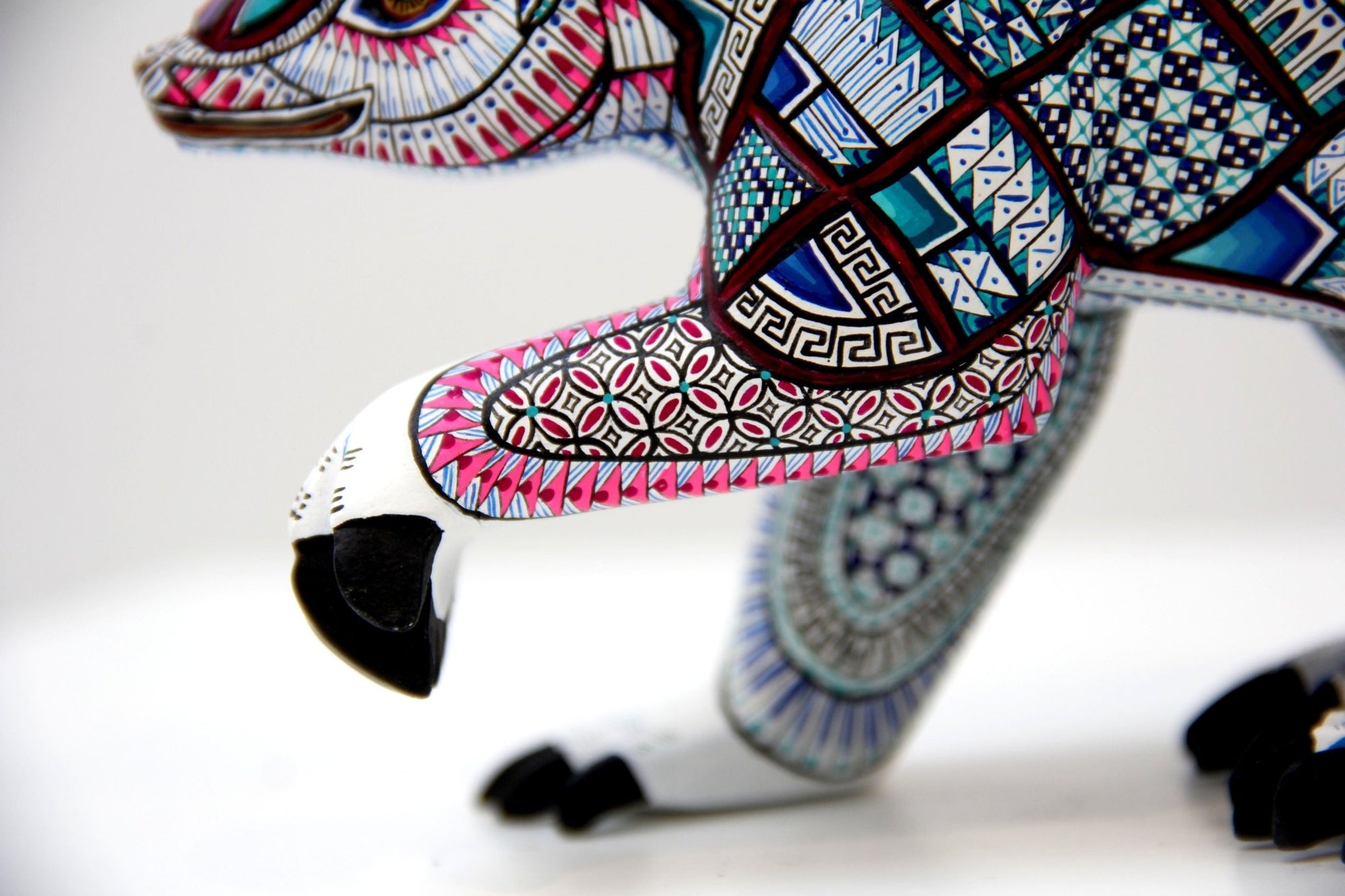 Alebrije - Pangolín bebé - Arte Huichol - Marakame