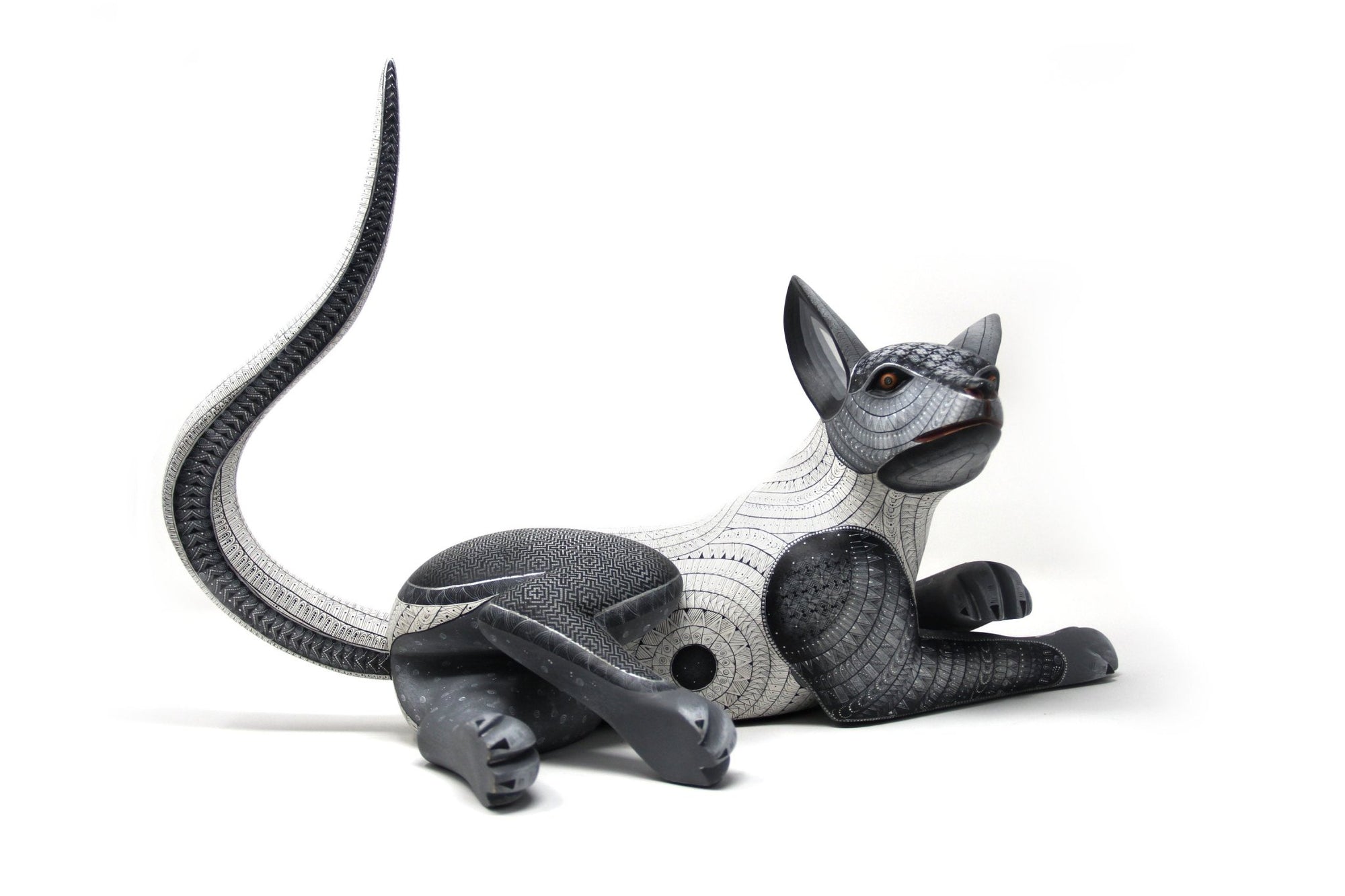 Alebrije - Perro echado - Arte Huichol - Marakame