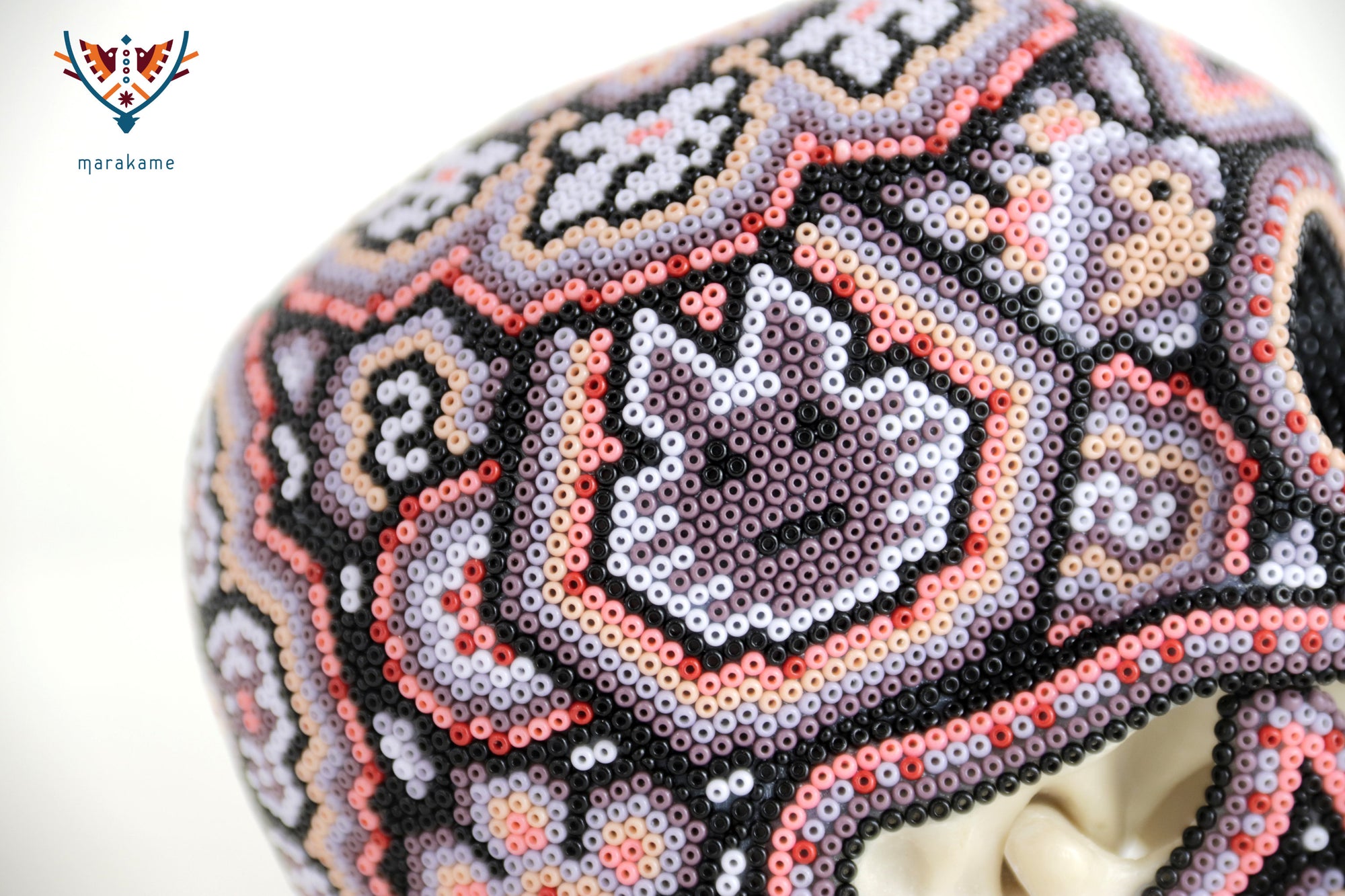 Calavera Huichol Mediana - Eyekame - Flor espectral del amanecer rosado