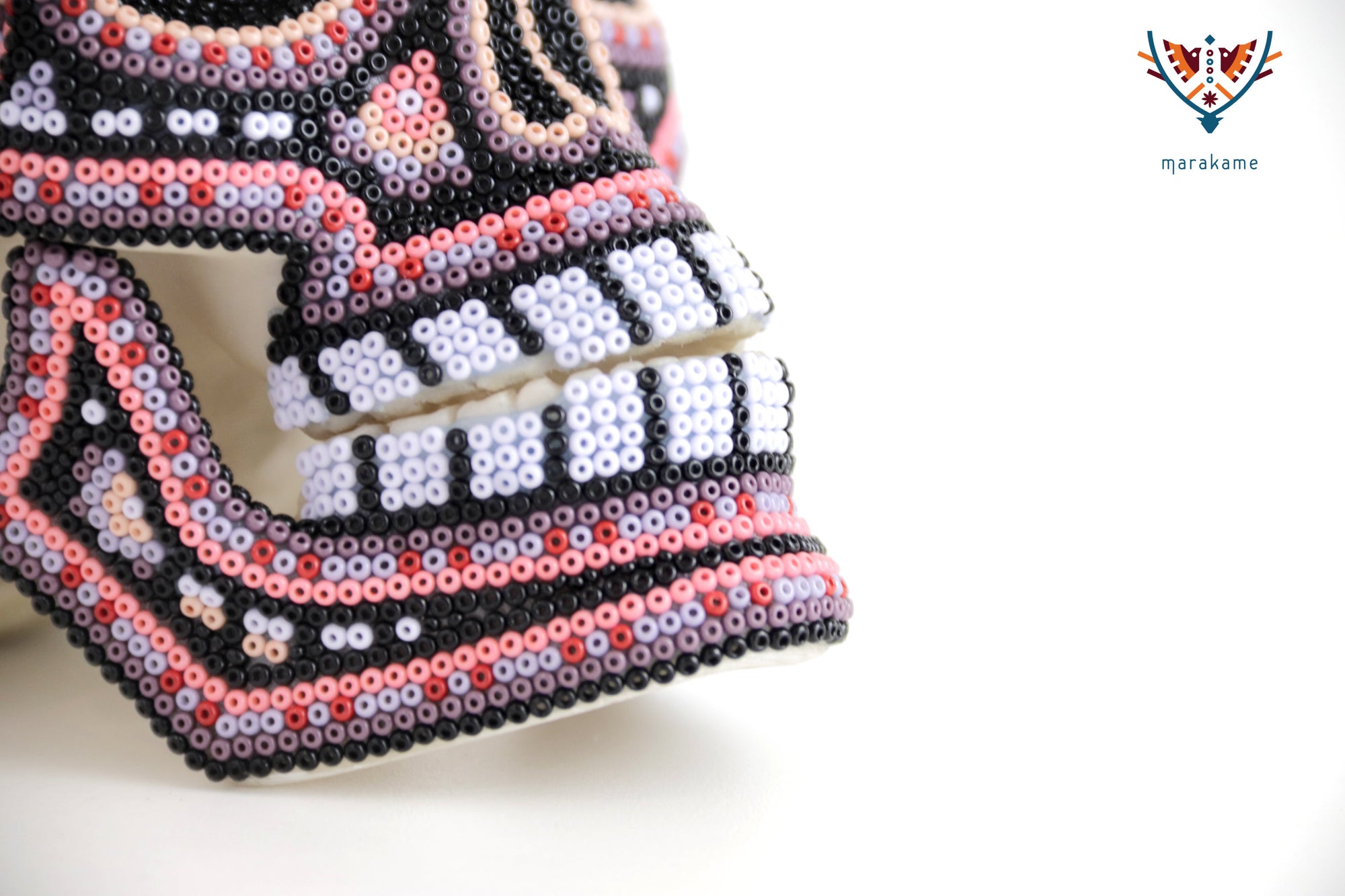 Calavera Huichol Mediana - Eyekame - Flor espectral del amanecer rosado