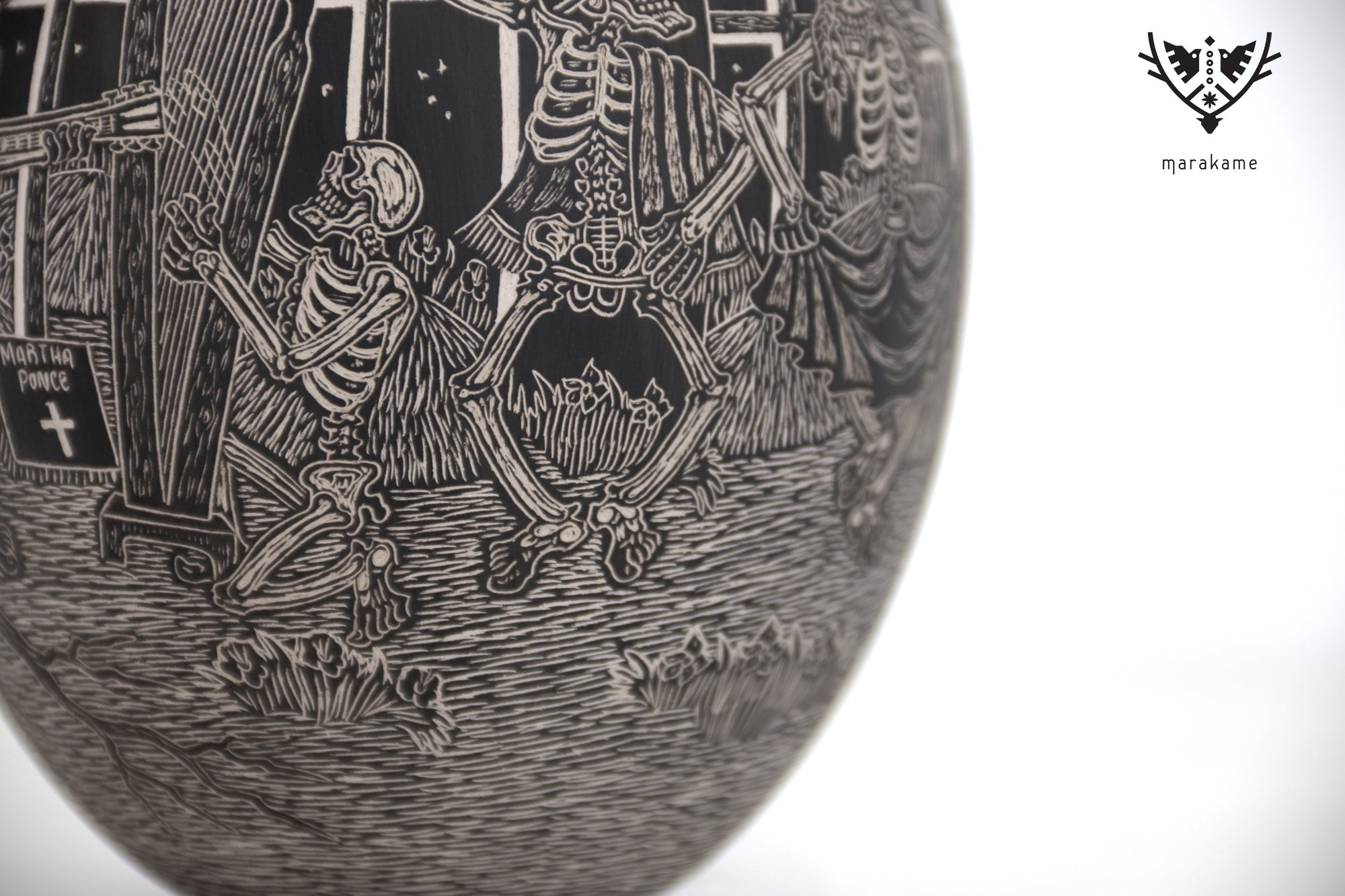 Cerámica de Mata Ortiz - Calaveras Danzantes en Panteón - Día de muertos