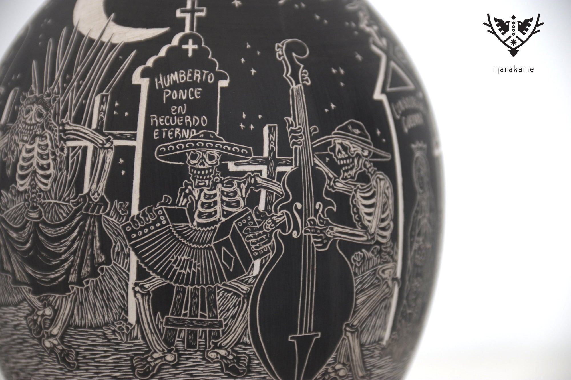 Cerámica de Mata Ortiz - Calaveras Danzantes en Panteón - Día de muertos