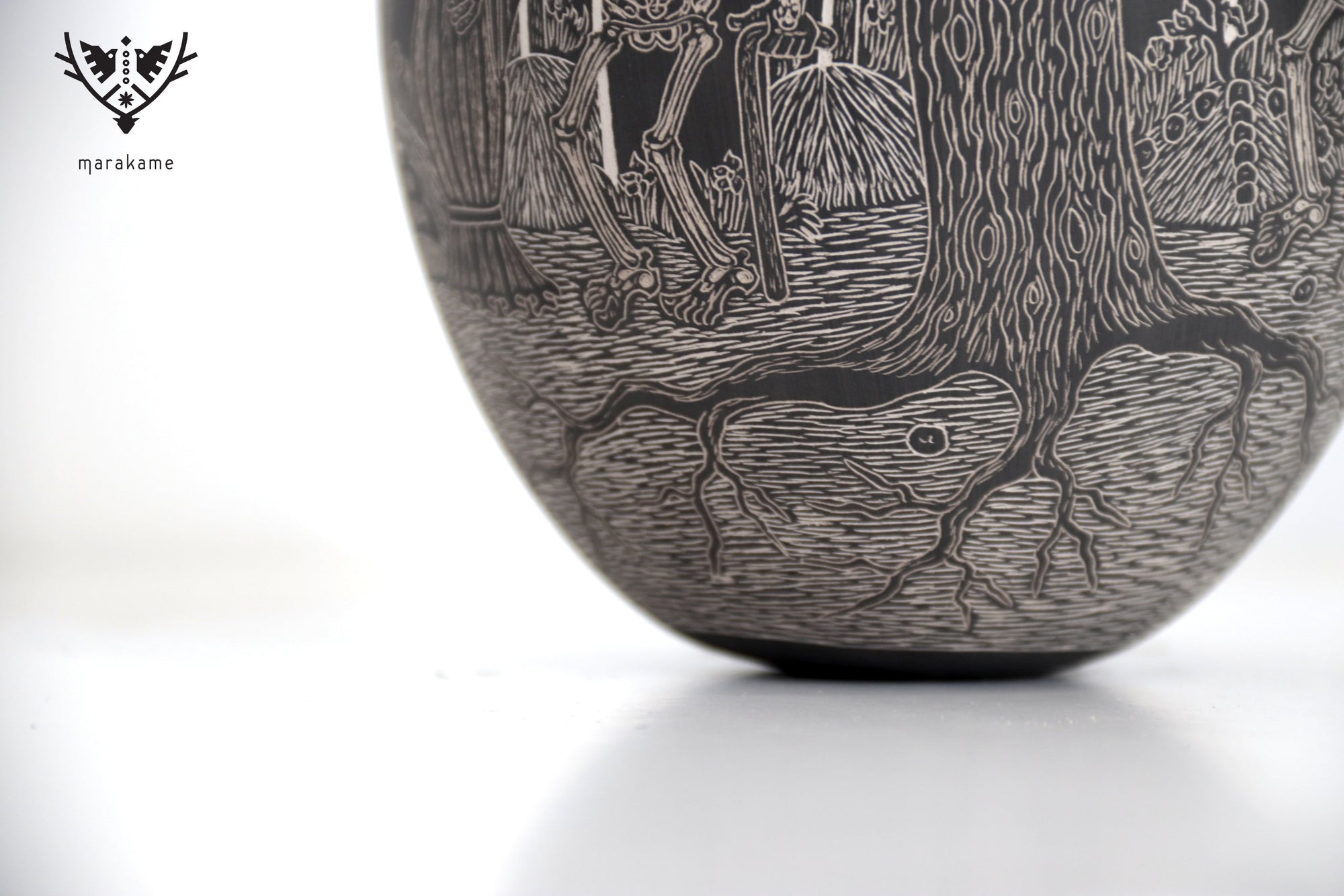 Cerámica de Mata Ortiz - Calaveras Danzantes en Panteón - Día de muertos