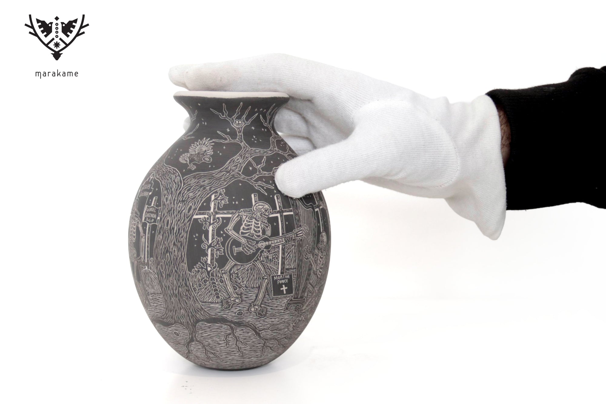 Cerámica de Mata Ortiz - Calaveras Danzantes en Panteón - Día de muertos