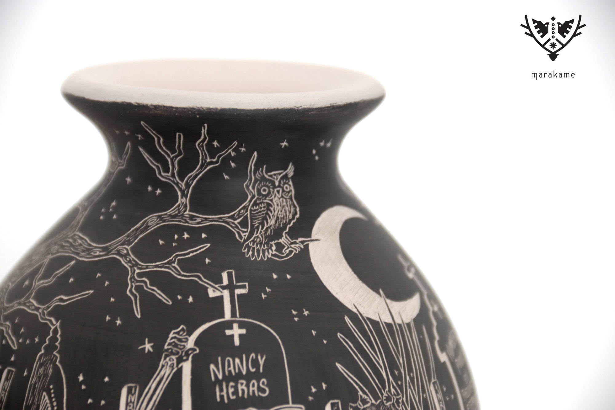 Cerámica de Mata Ortiz - Calaveras Danzantes en Panteón - Día de muertos