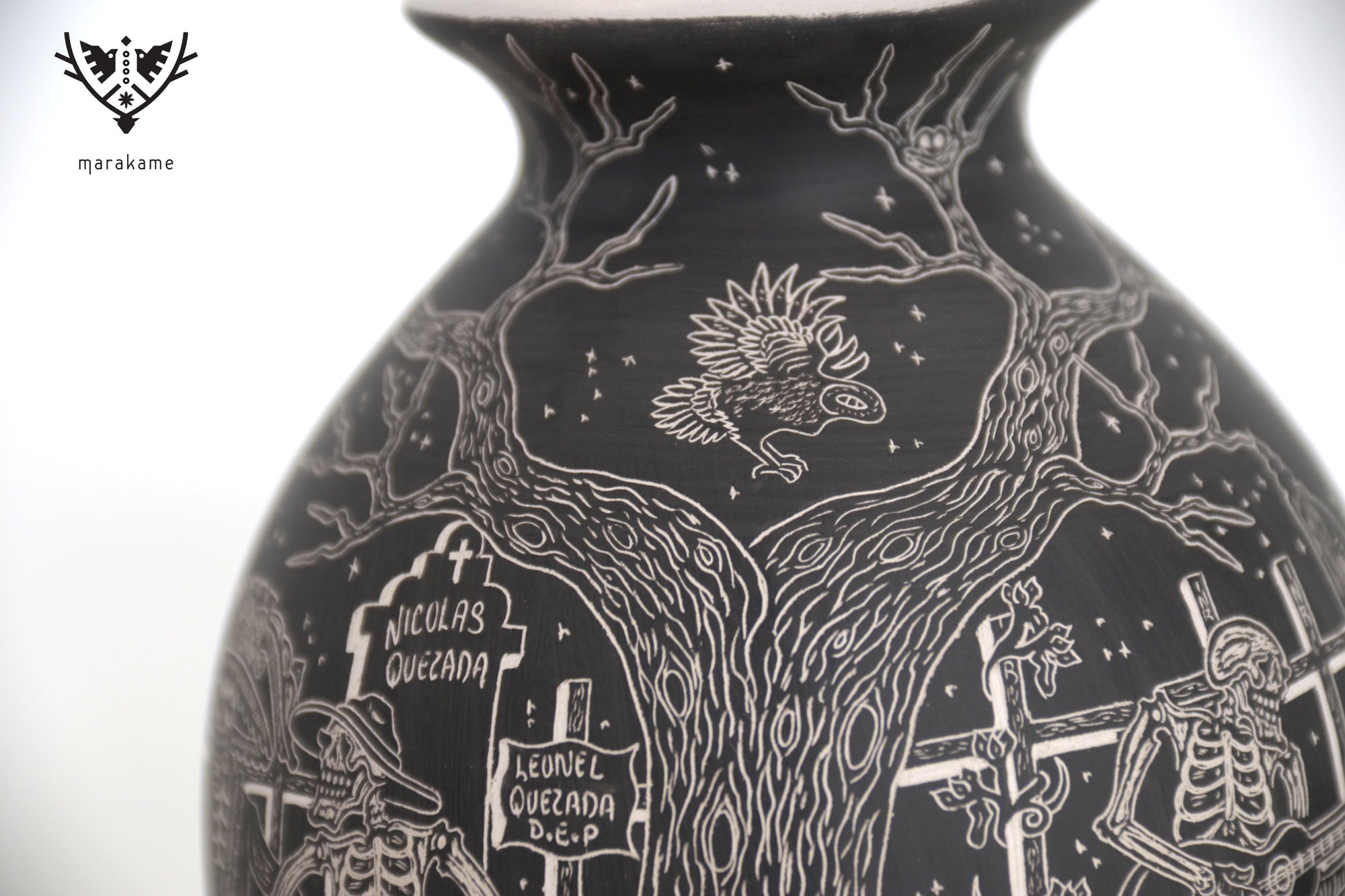 Cerámica de Mata Ortiz - Calaveras Danzantes en Panteón - Día de muertos