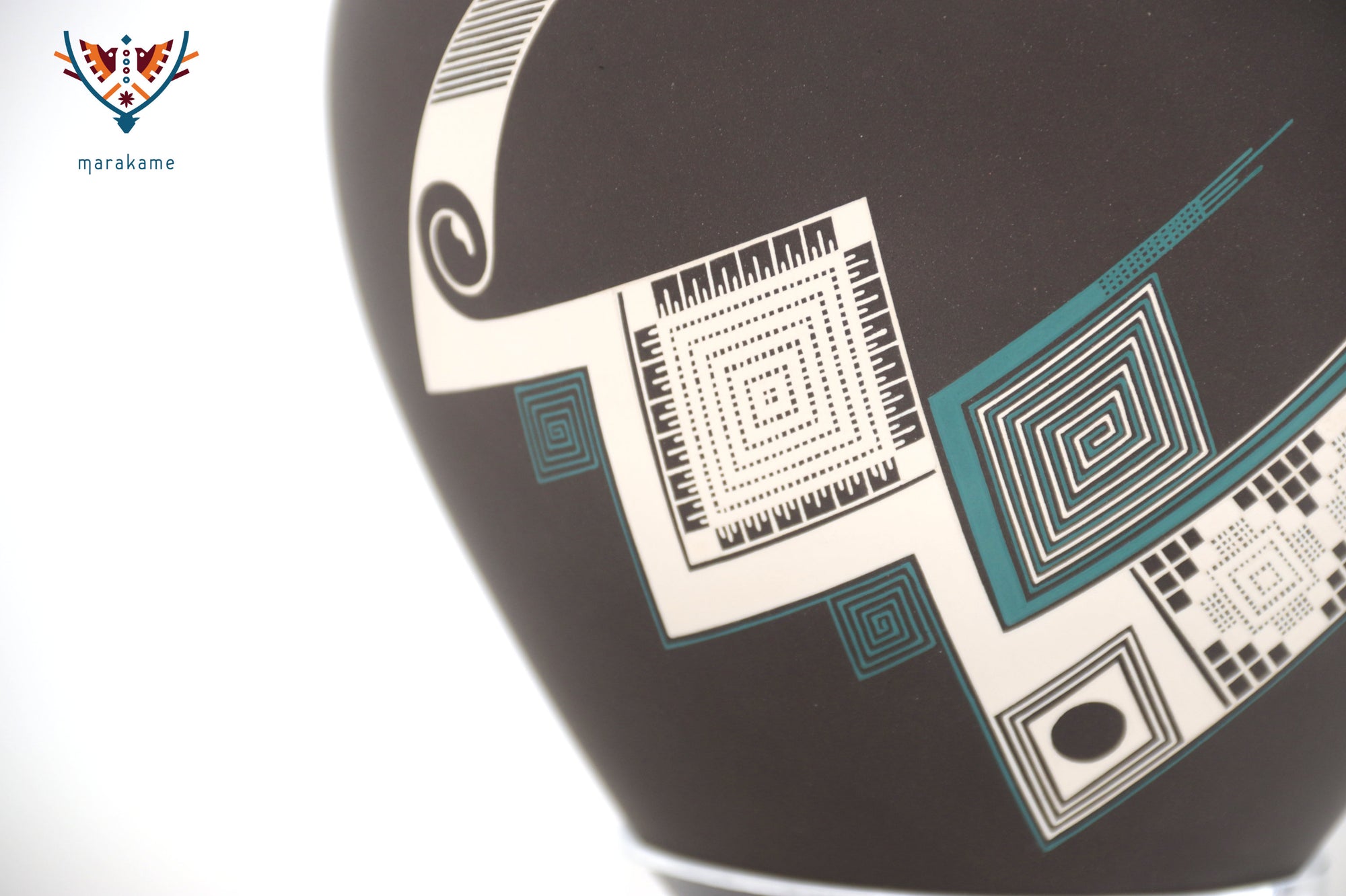 Cerámica de Mata Ortiz - Geometría sobre marrones