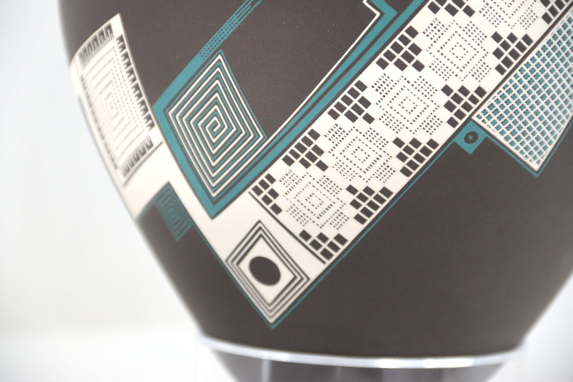 Cerámica de Mata Ortiz - Geometría sobre marrones