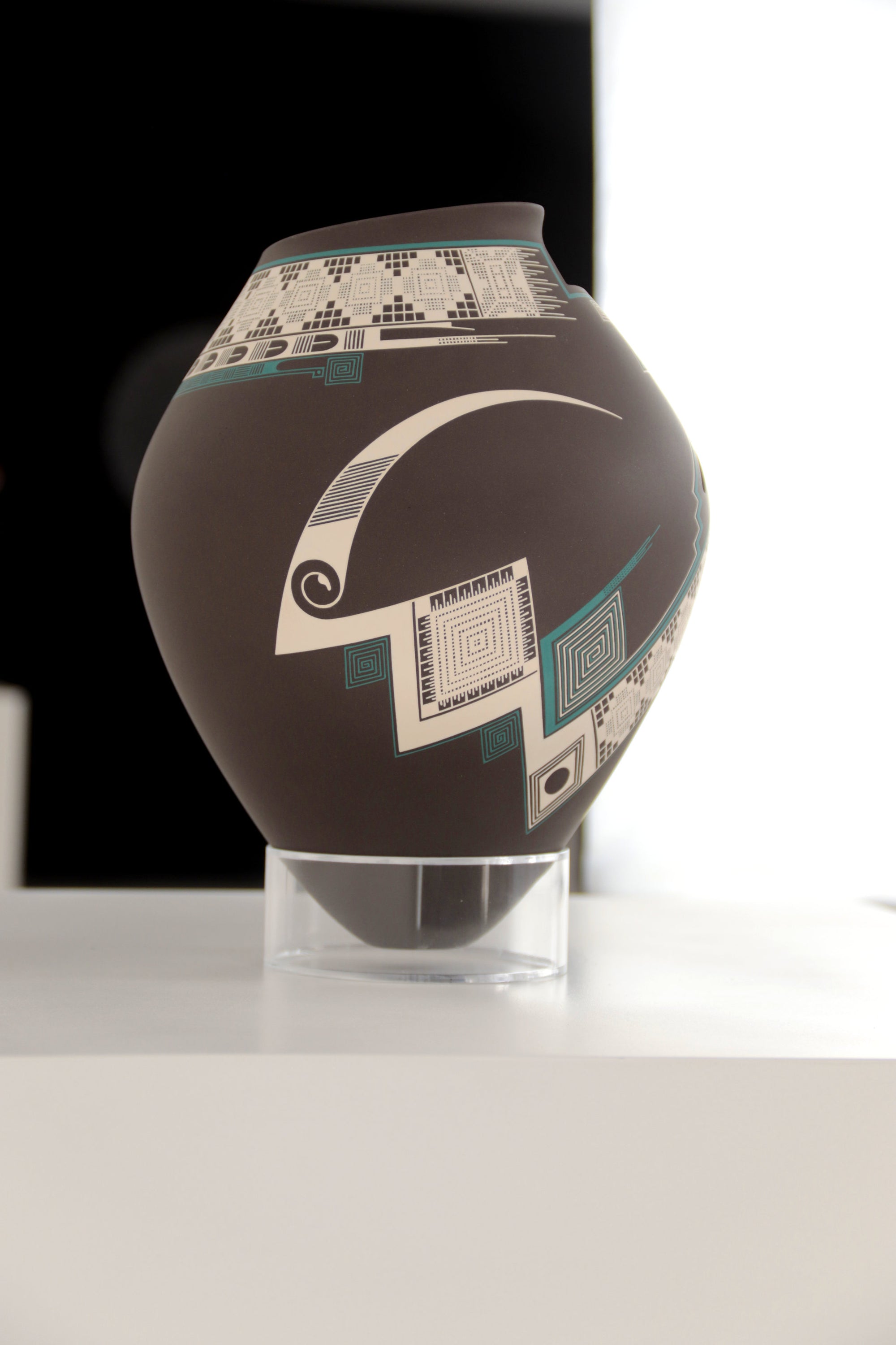 Cerámica de Mata Ortiz - Geometría sobre marrones