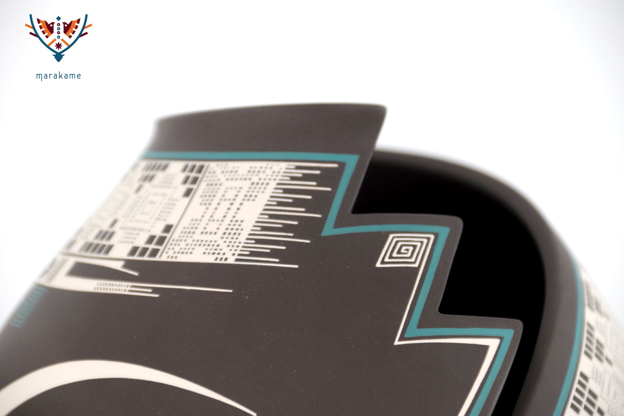 Cerámica de Mata Ortiz - Geometría sobre marrones