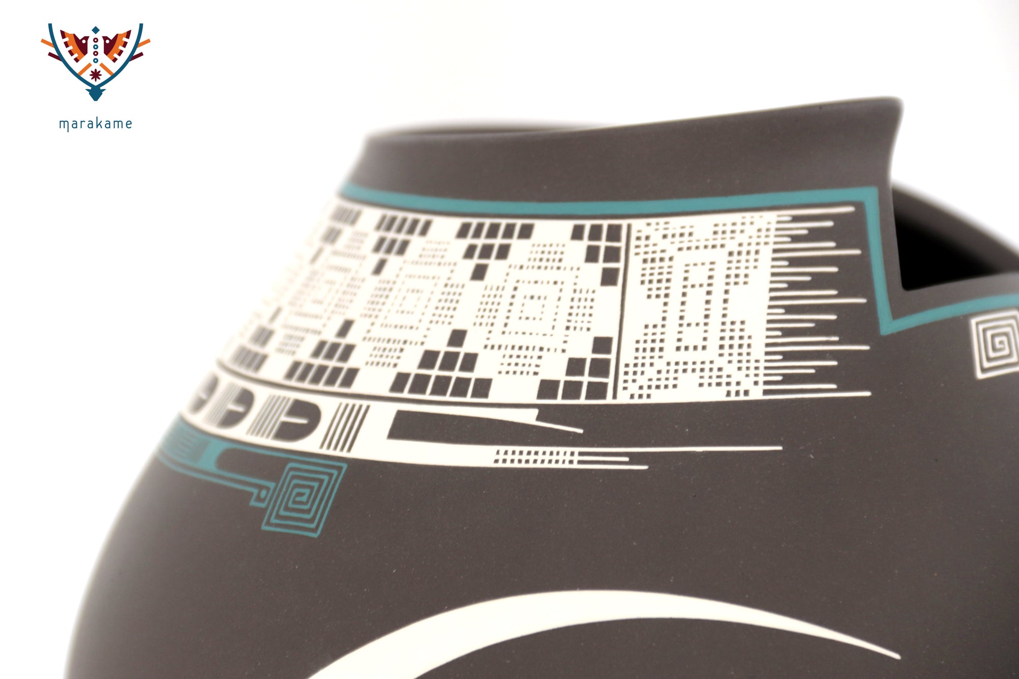 Cerámica de Mata Ortiz - Geometría sobre marrones