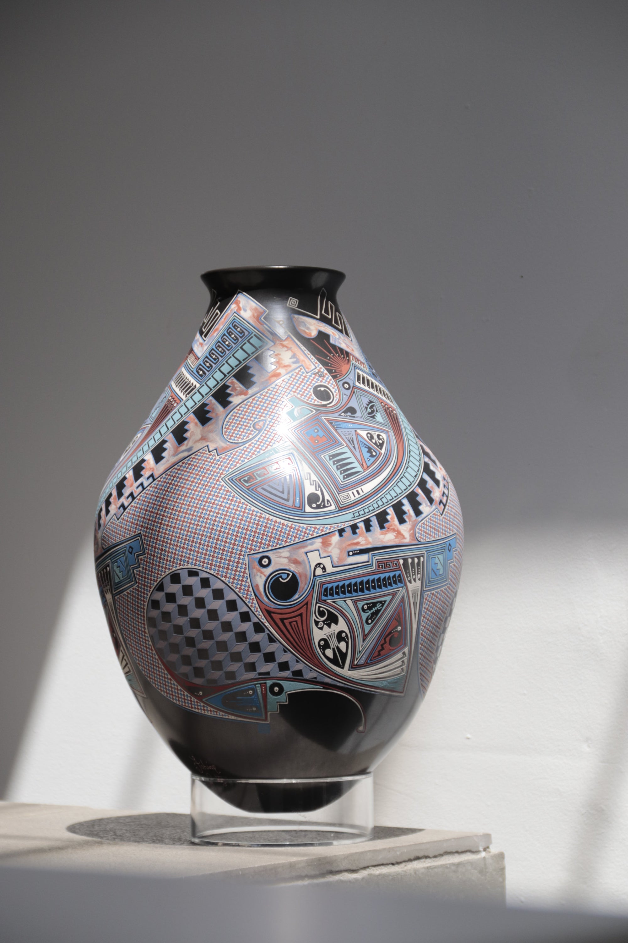 Mata Ortiz Ceramics – Geometrie der Vorfahren in Schwarz und Blau