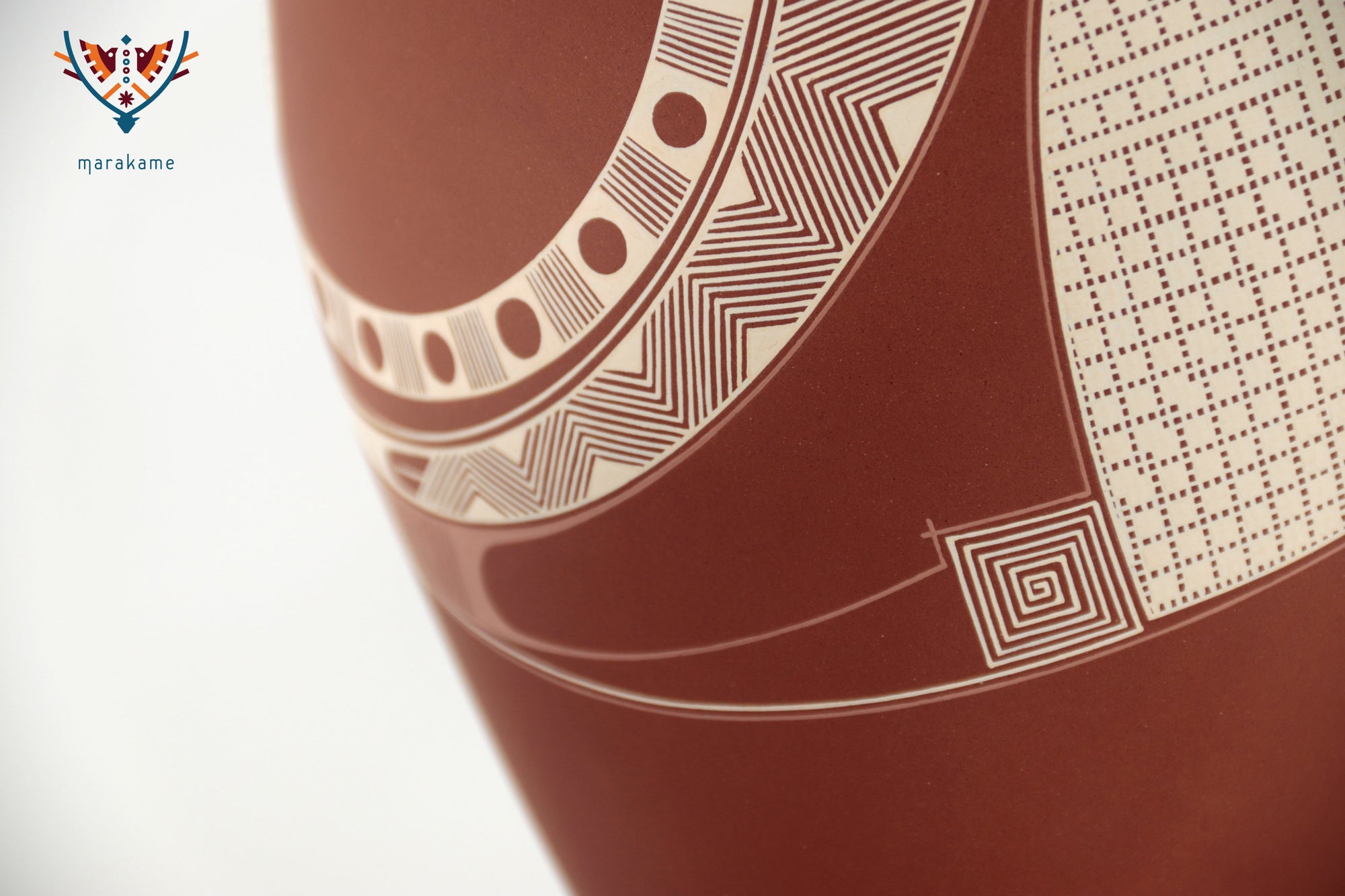 Cerámica de Mata Ortiz - Terracota de geometría perforada