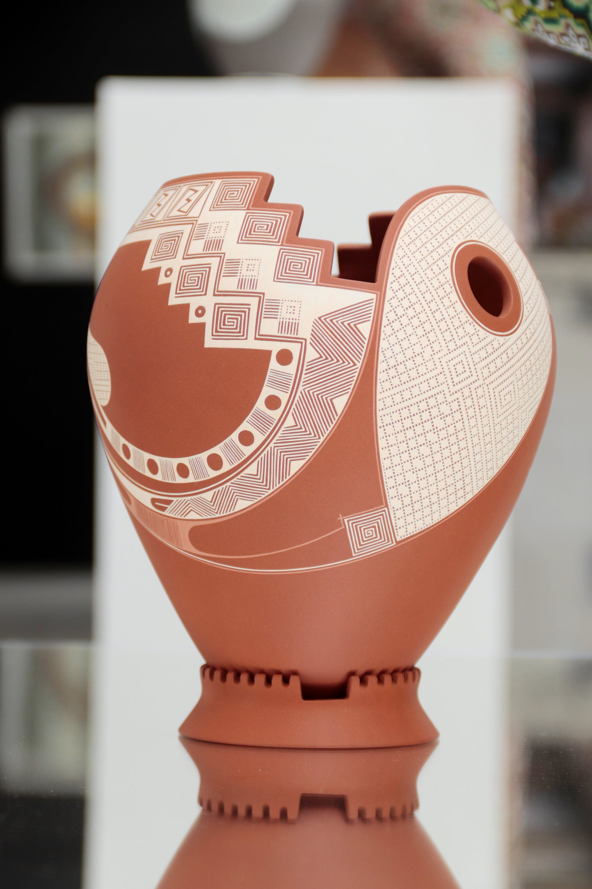 Cerámica de Mata Ortiz - Terracota de geometría perforada