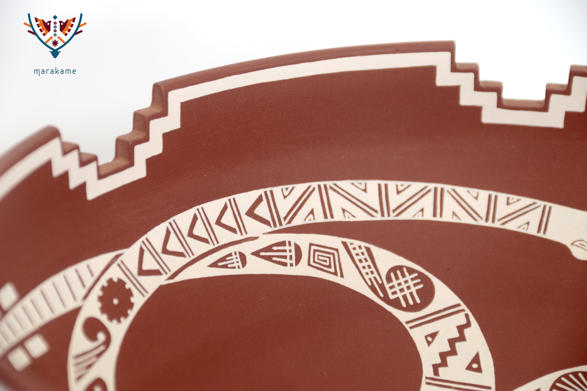 Cerámica de Mata Ortiz - Plato - Serpiente de la Montaña Roja