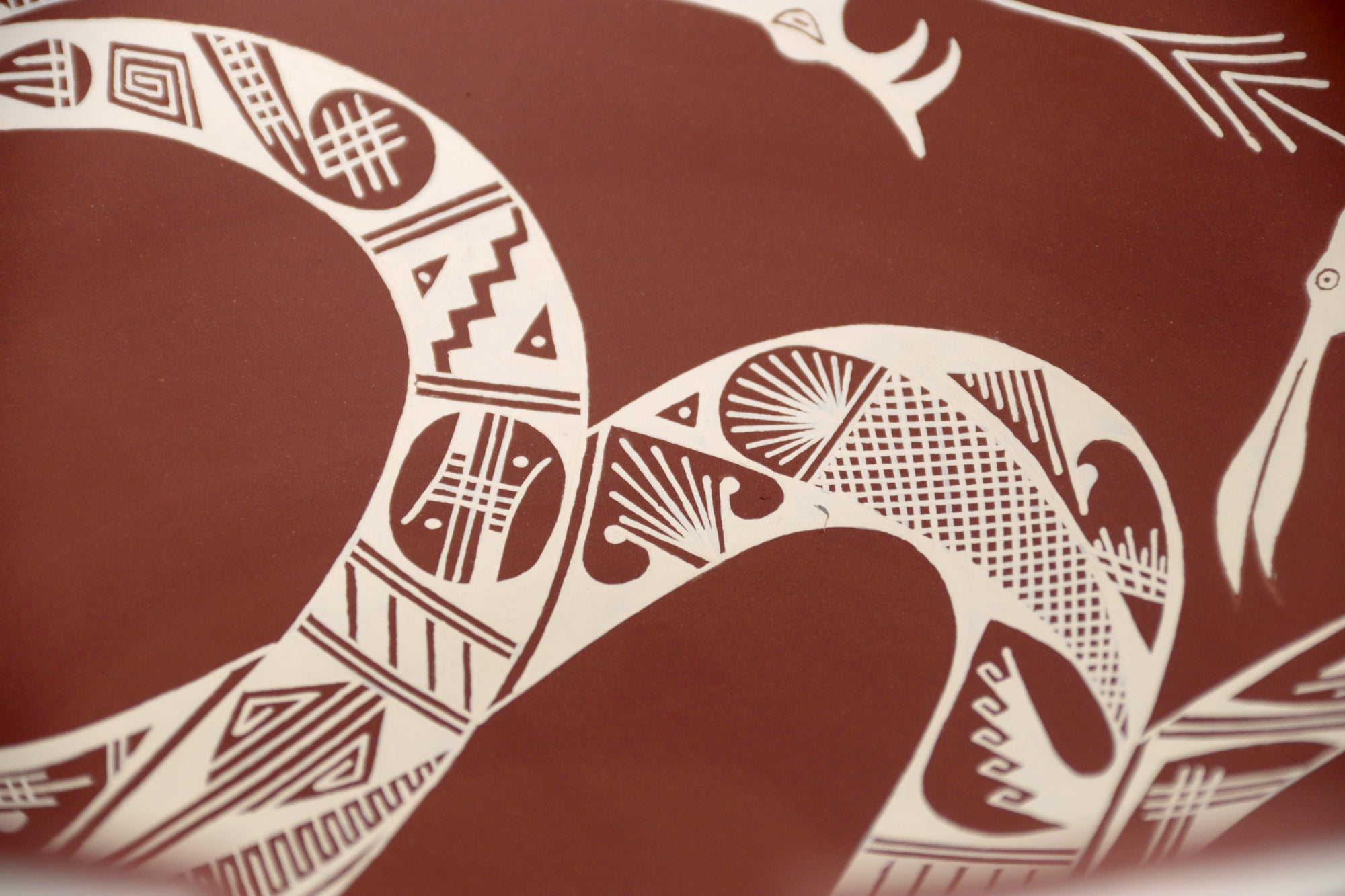 Cerámica de Mata Ortiz - Plato - Serpiente de la Montaña Roja