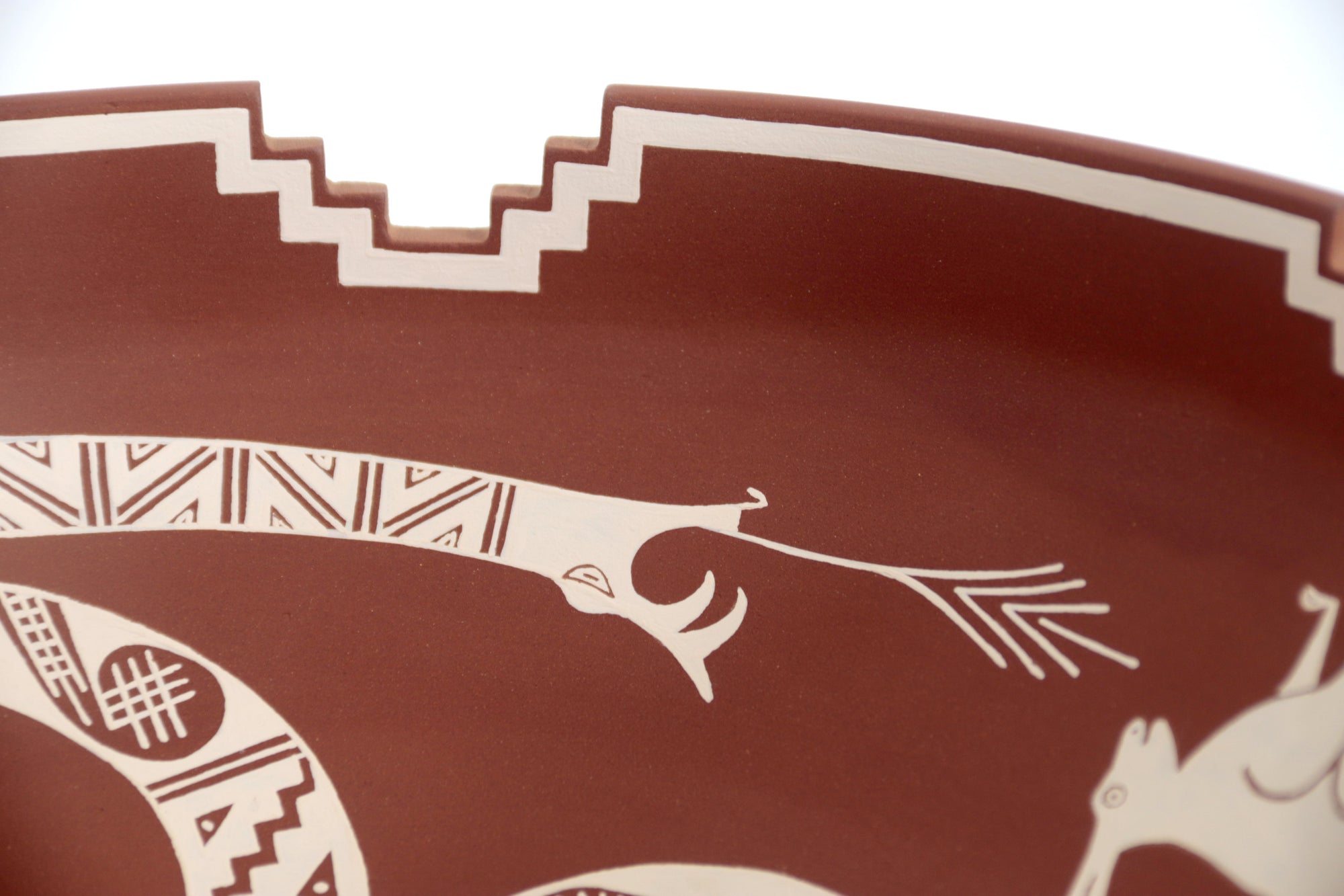 Cerámica de Mata Ortiz - Plato - Serpiente de la Montaña Roja