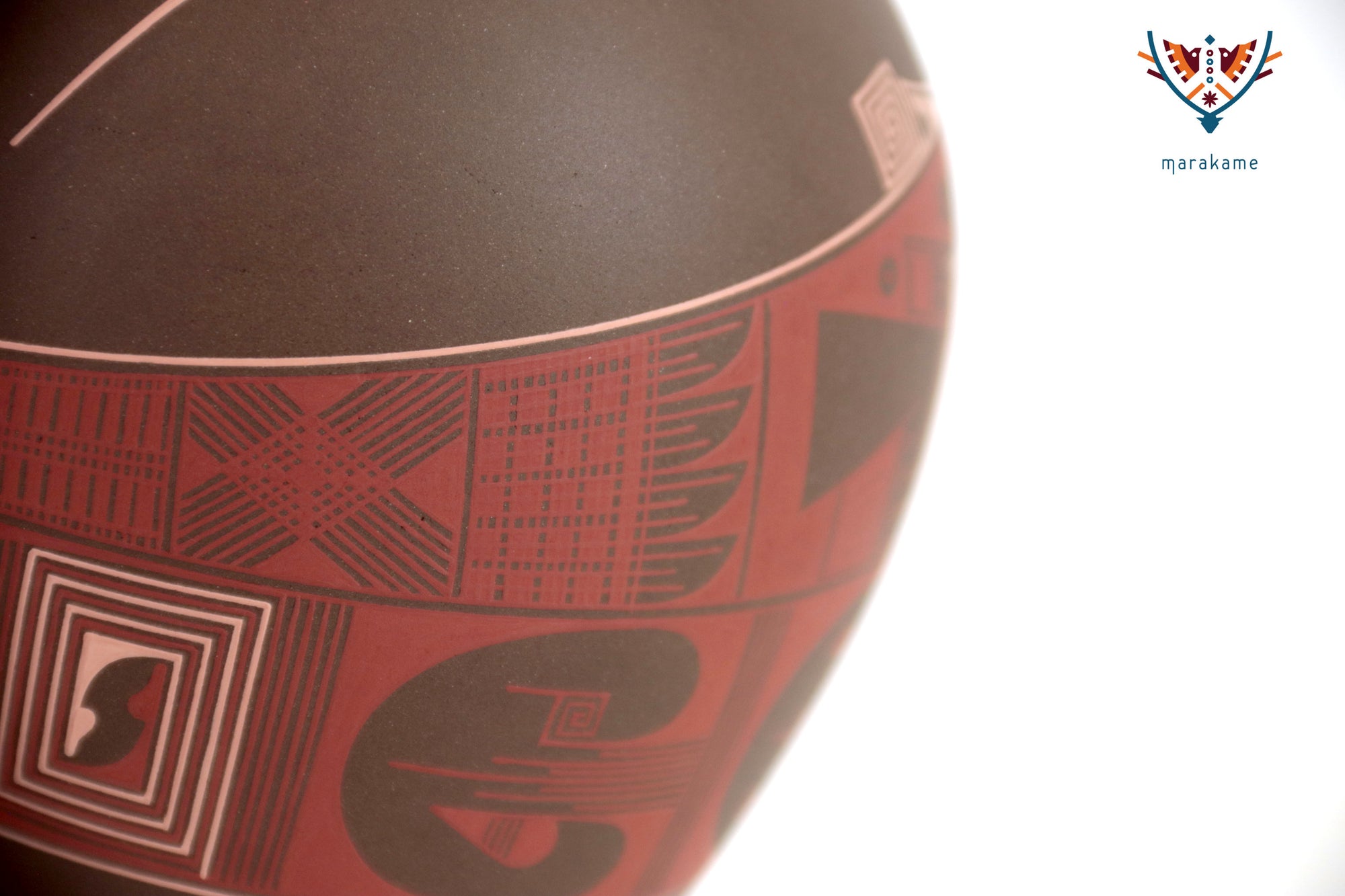 Mata Ortiz Ceramics – Rote Sonnenfinsternis in Bewegung