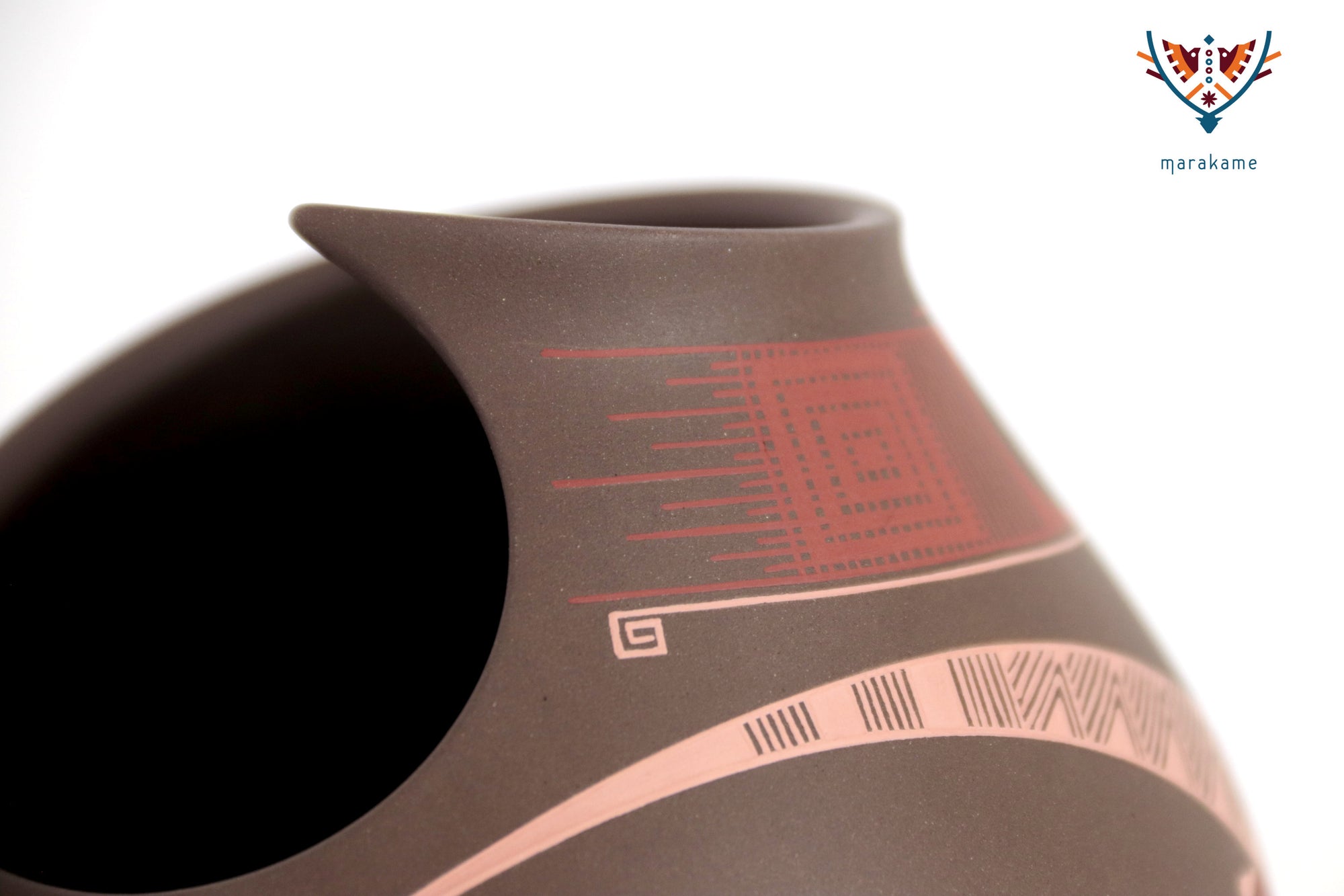 Mata Ortiz Ceramics – Rote Sonnenfinsternis in Bewegung