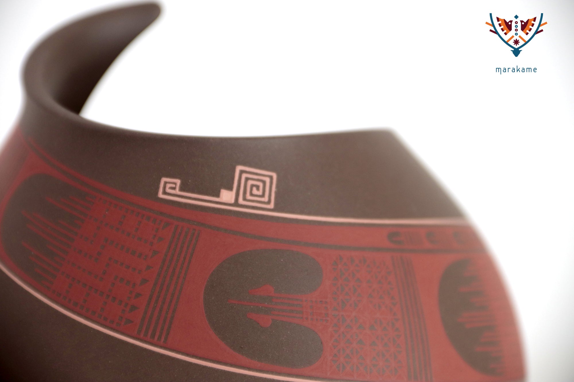 Mata Ortiz Ceramics – Rote Sonnenfinsternis in Bewegung