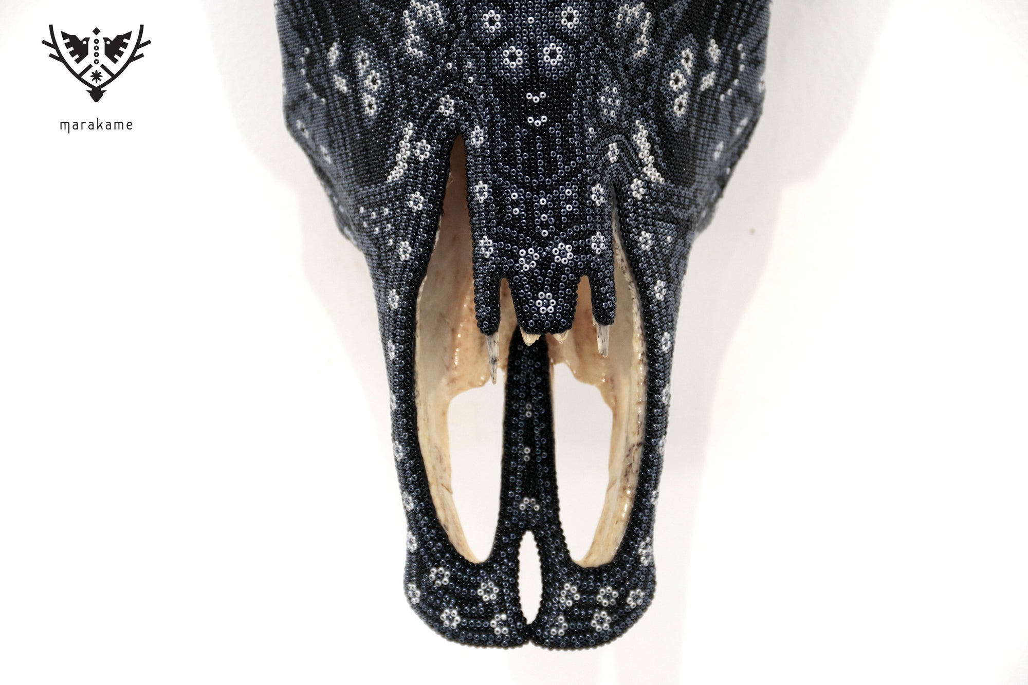 Kuhschädel Huichol Kunst - Hikuri