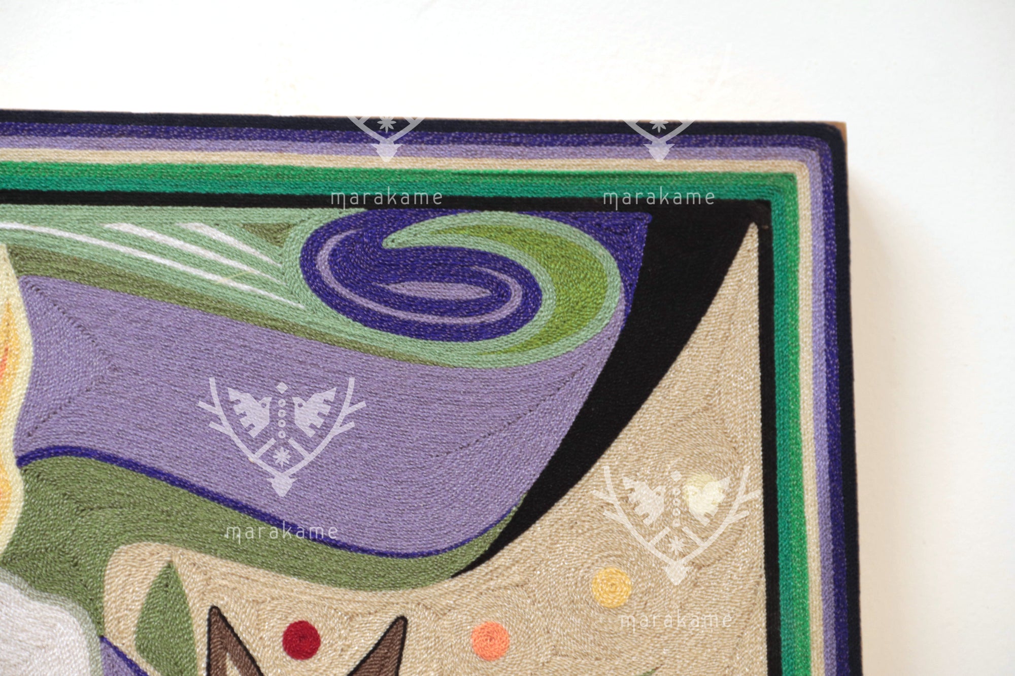 Nierika de Estambre Cuadro Huichol - La Venada y el Muwieri - 50 x 50 cm.