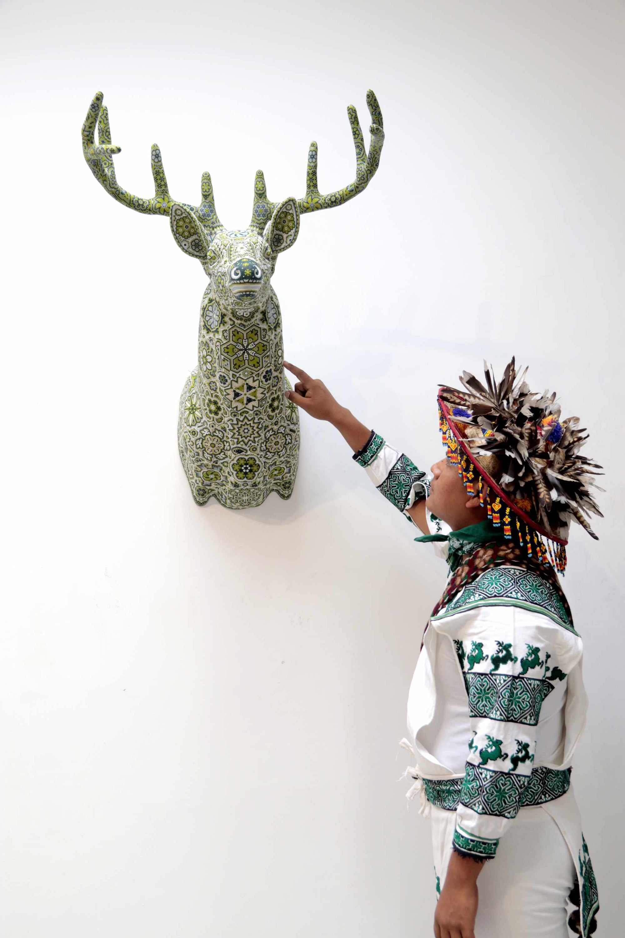 Escultura Arte Huichol - Cabeza de Venado - Wirikuta Maxa Kauyumarie