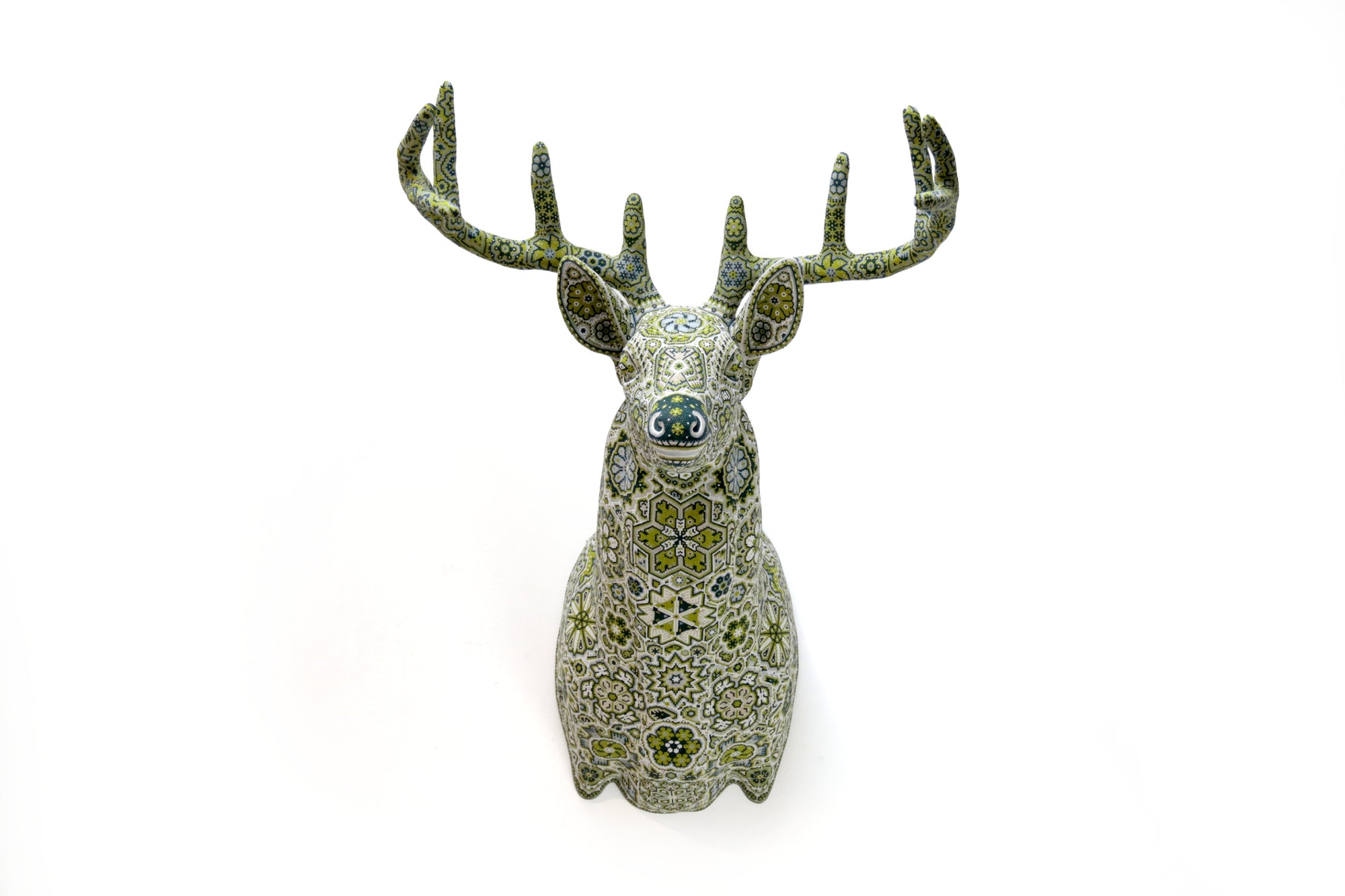 Escultura Arte Huichol - Cabeza de Venado - Wirikuta Maxa Kauyumarie
