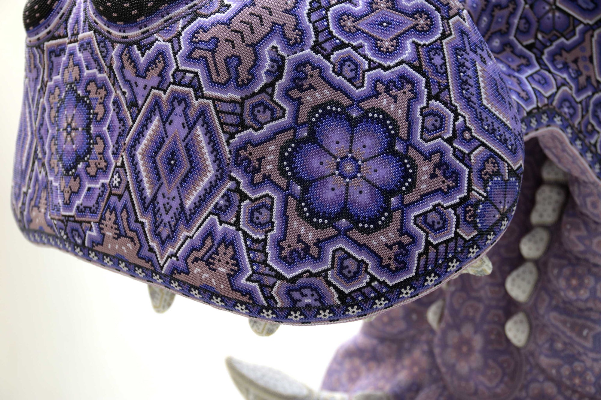 Escultura Arte Huichol - Cabeza de hipopótamo - Yurienaka niukieya - La voz de la tierra