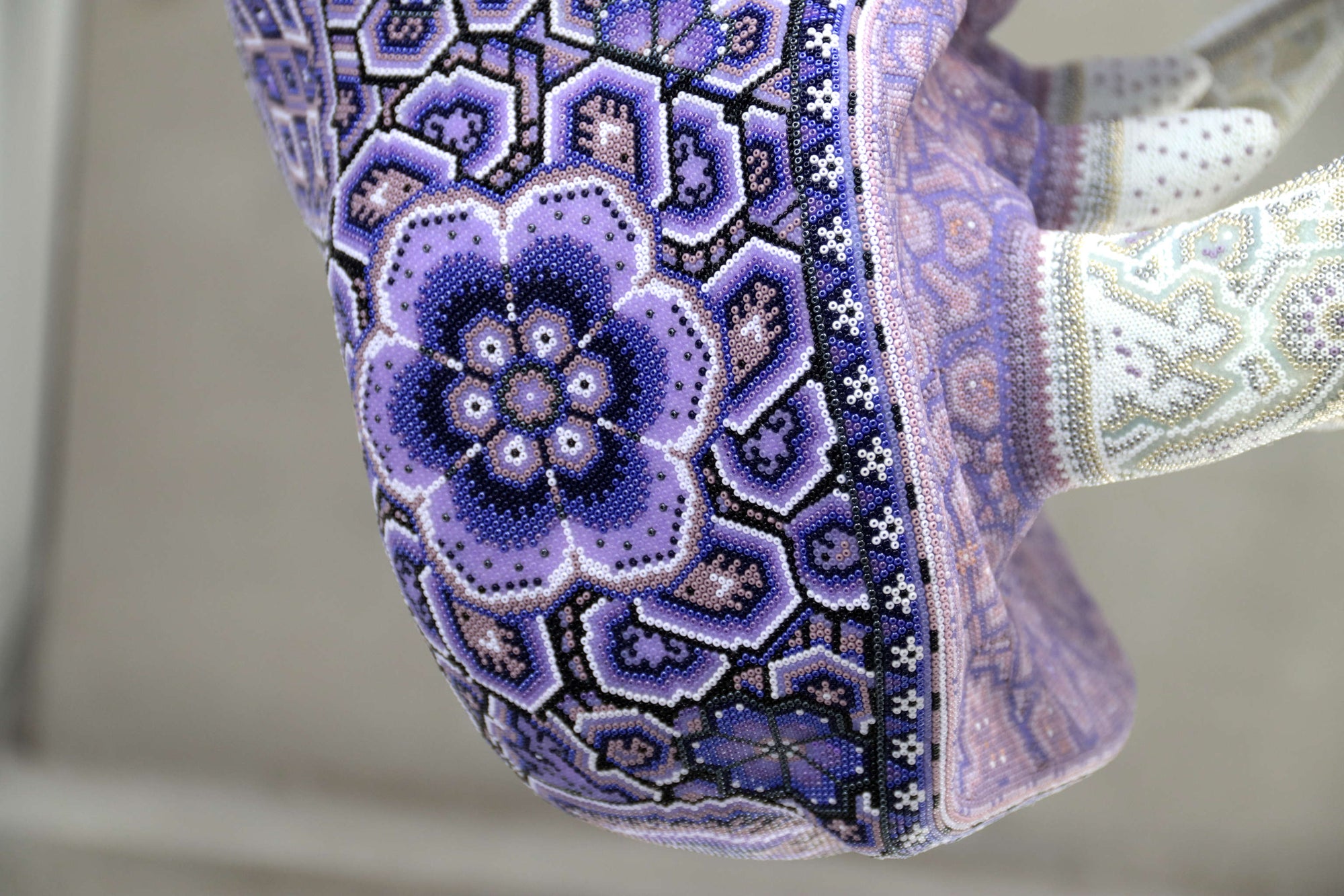 Escultura Arte Huichol - Cabeza de hipopótamo - Yurienaka niukieya - La voz de la tierra