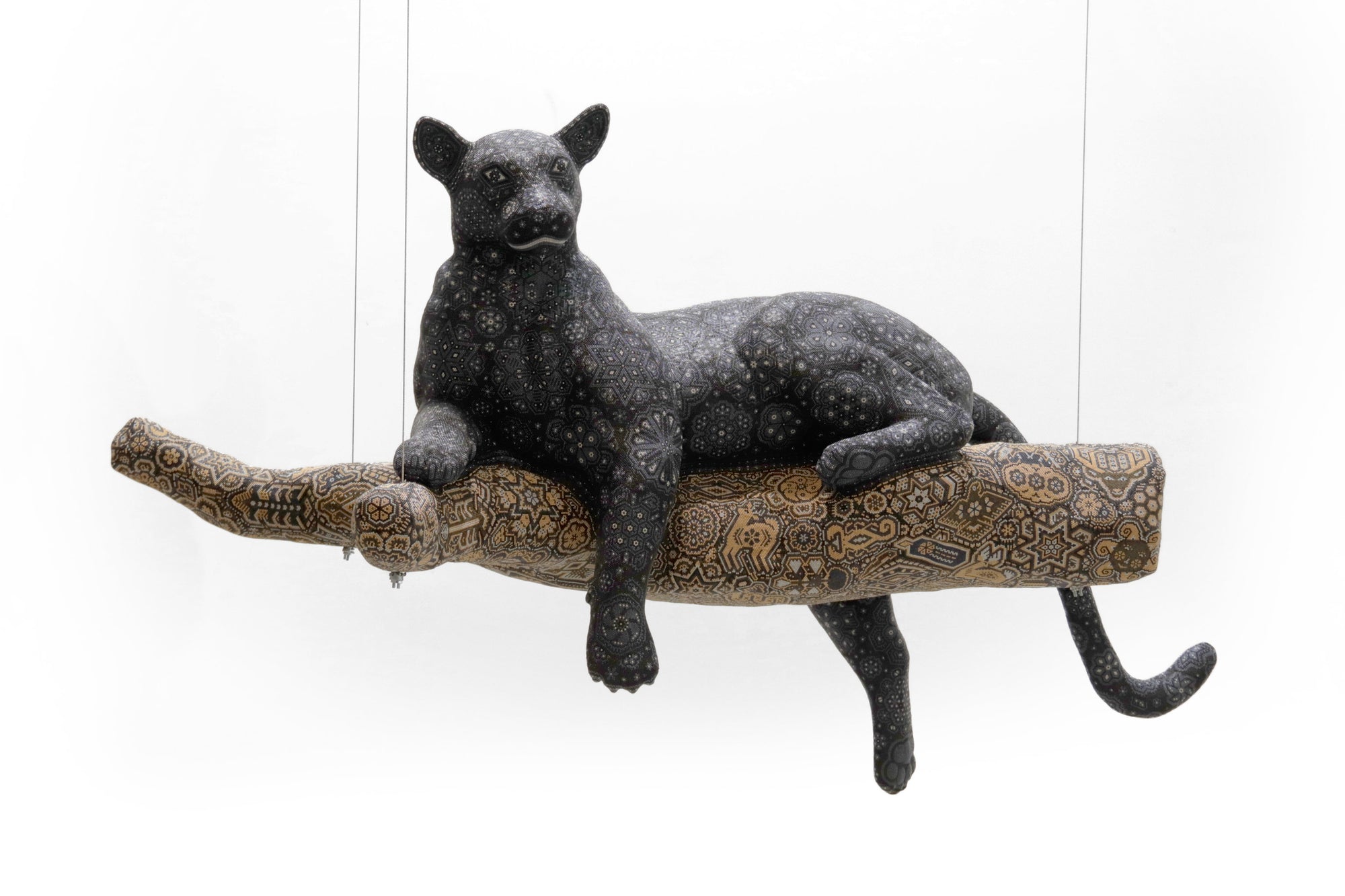 Escultura Arte Huichol - Jaguar en tronco - Ewatame