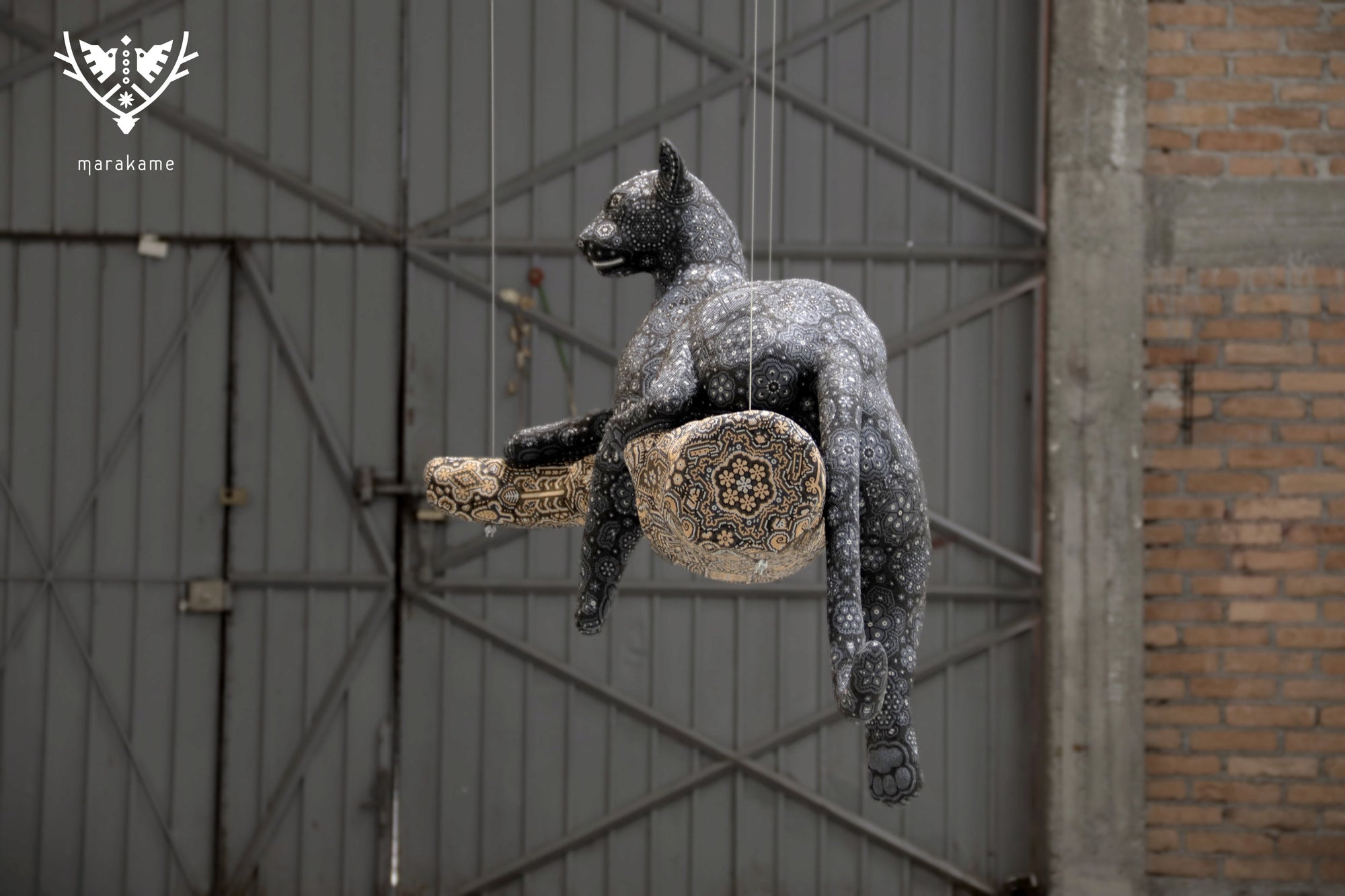Escultura Arte Huichol - Jaguar en tronco - Ewatame