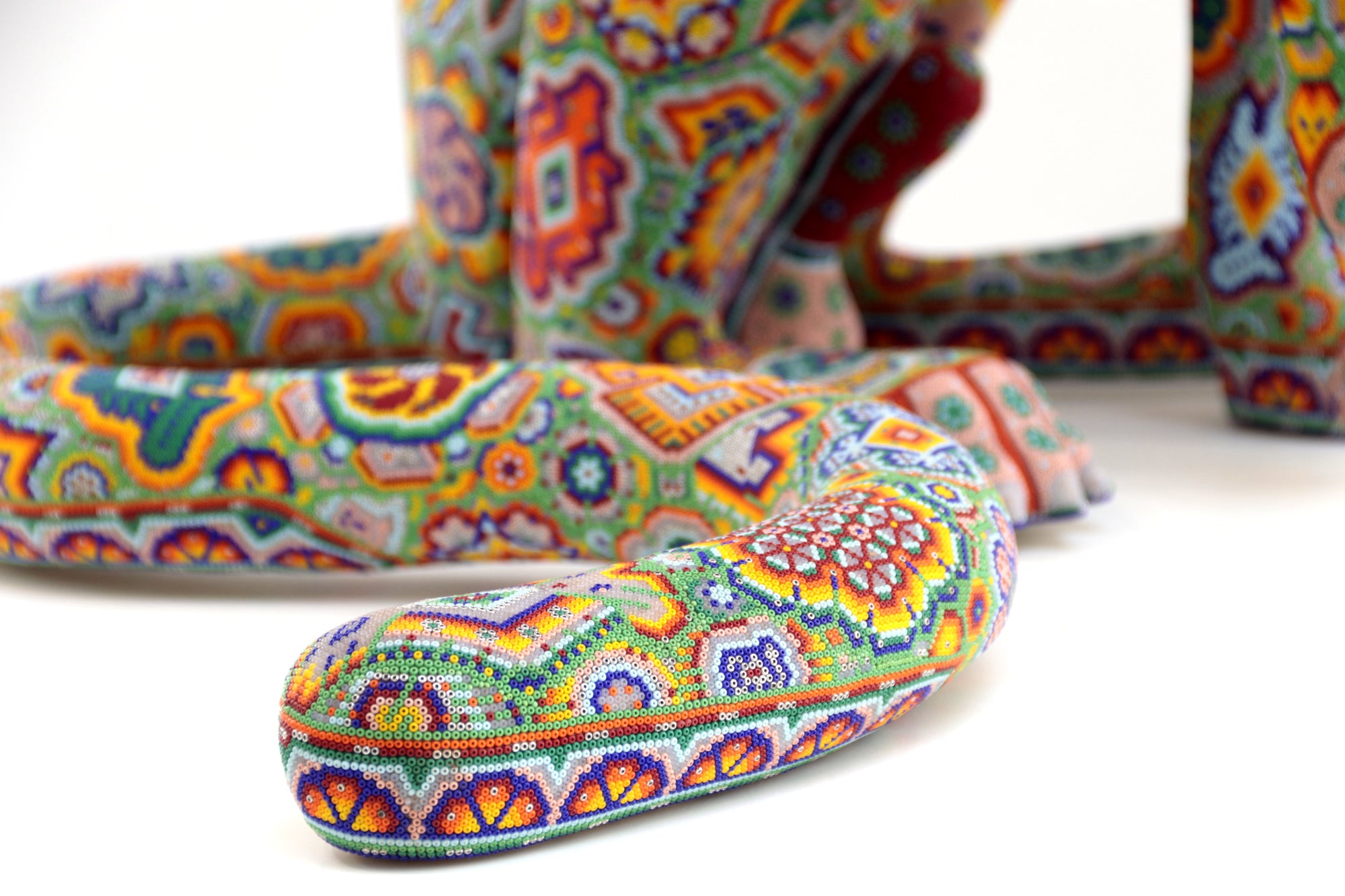 Escultura Arte Huichol - Leopardo macho - El jardín wixárika sobre su piel