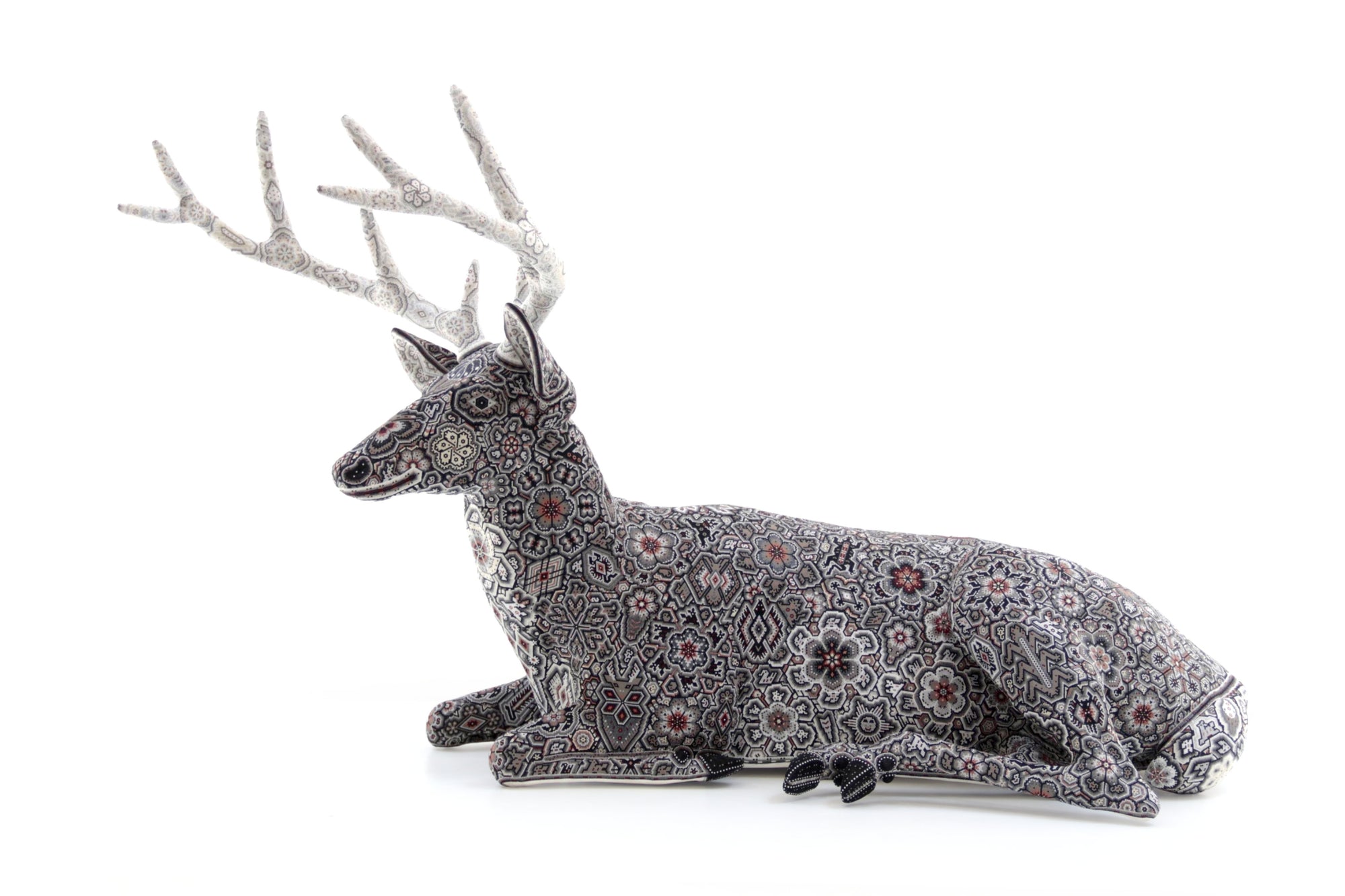 Huichol Art Sculpture - Wirikuta Kuka Tewayari - Deer decorated with beads
