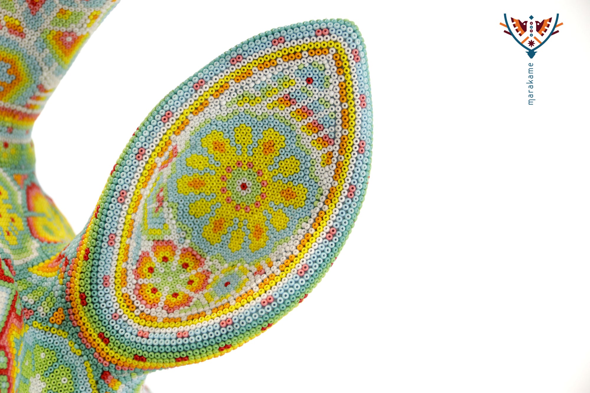 Escultura Arte Huichol - Venado medio cuerpo - Kauyumarie portal: la visión que atraviesa el muro