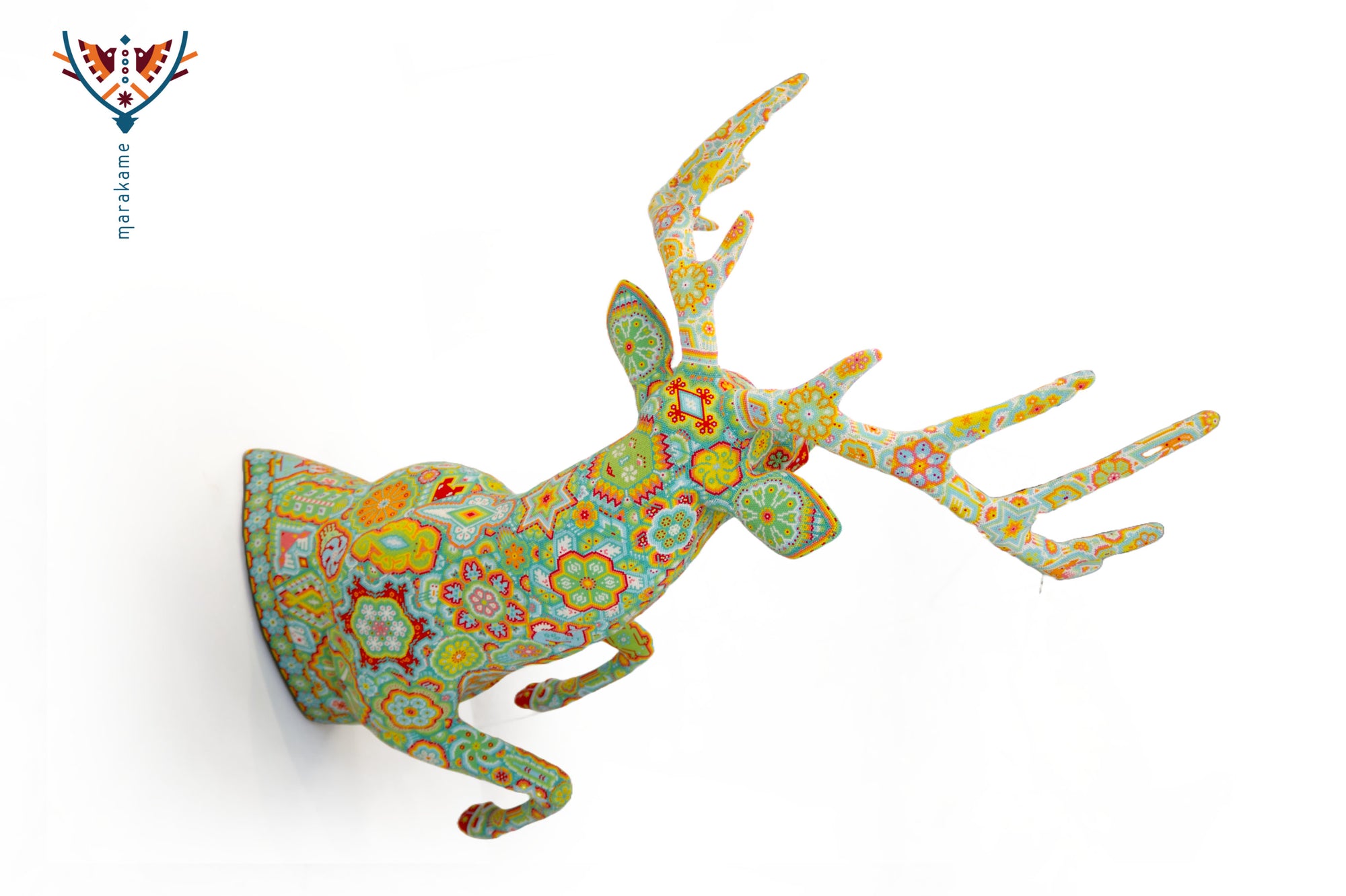 Escultura Arte Huichol - Venado medio cuerpo - Kauyumarie portal: la visión que atraviesa el muro