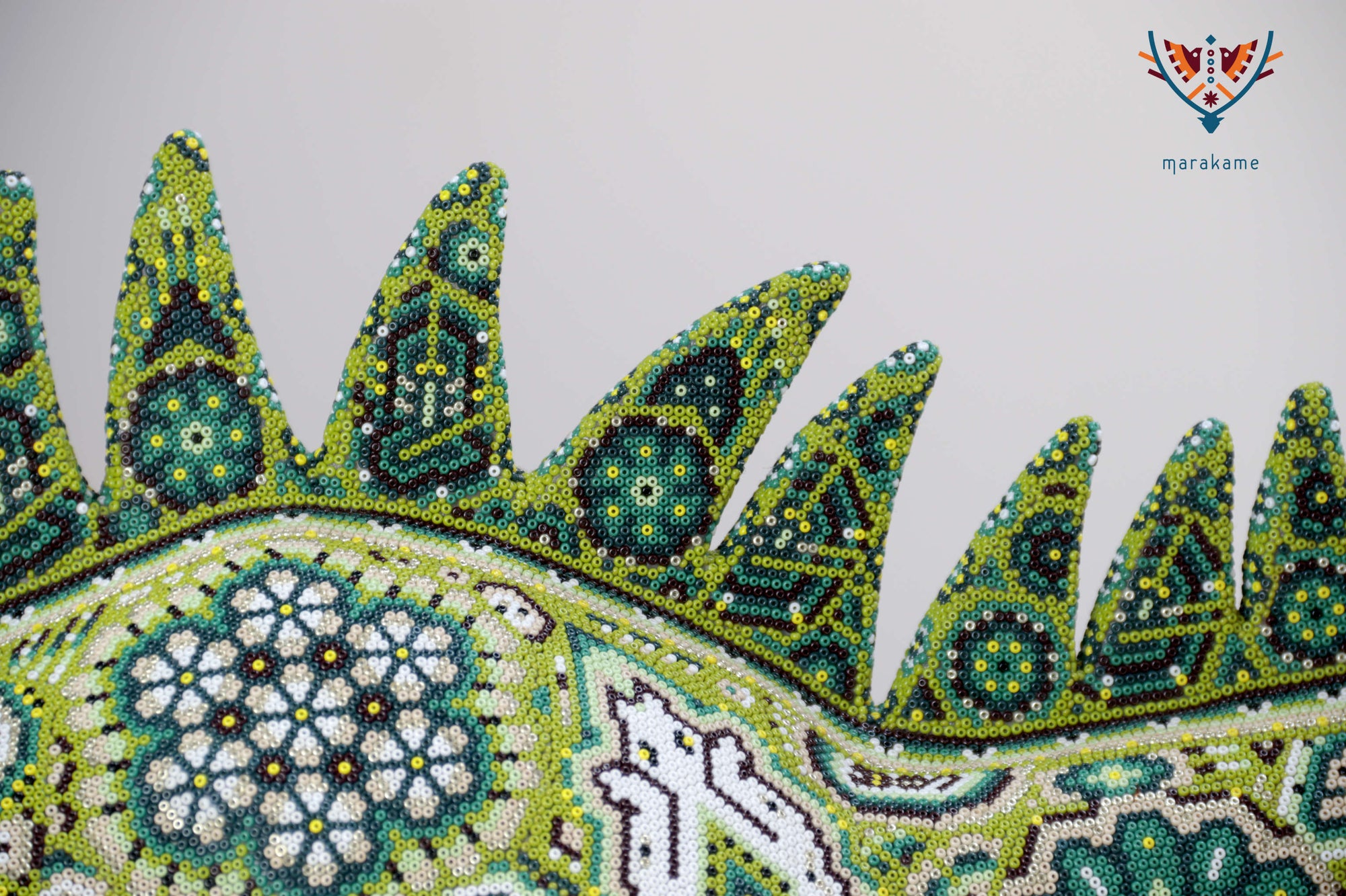 Escultura Arte Huichol - Fusión cultural Wixárika Zapoteca - Quetzalcóatl tres elementos - Agua, tierra y viento