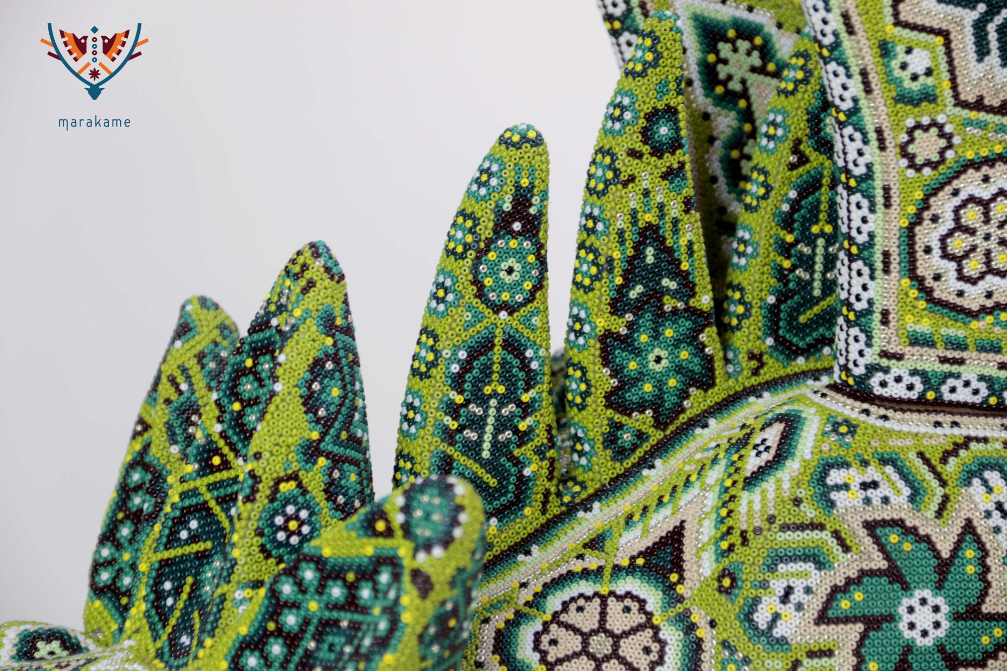 Escultura Arte Huichol - Fusión cultural Wixárika Zapoteca - Quetzalcóatl tres elementos - Agua, tierra y viento