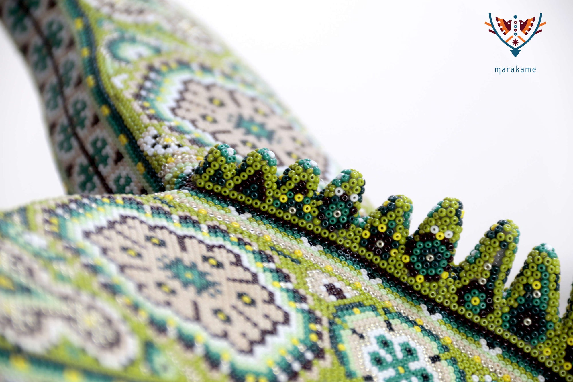 Escultura Arte Huichol - Fusión cultural Wixárika Zapoteca - Quetzalcóatl tres elementos - Agua, tierra y viento