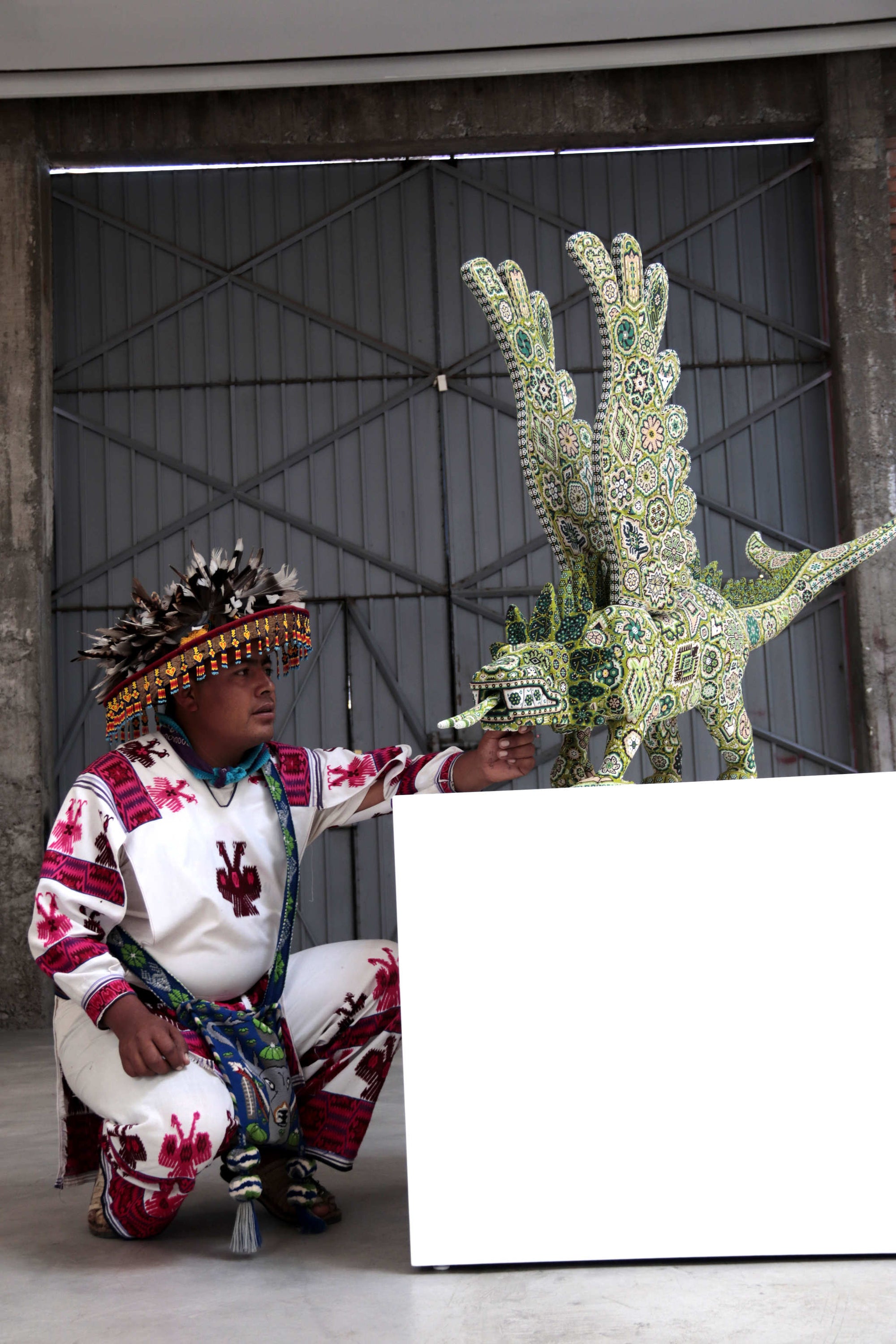 Escultura Arte Huichol - Fusión cultural Wixárika Zapoteca - Quetzalcóatl tres elementos - Agua, tierra y viento