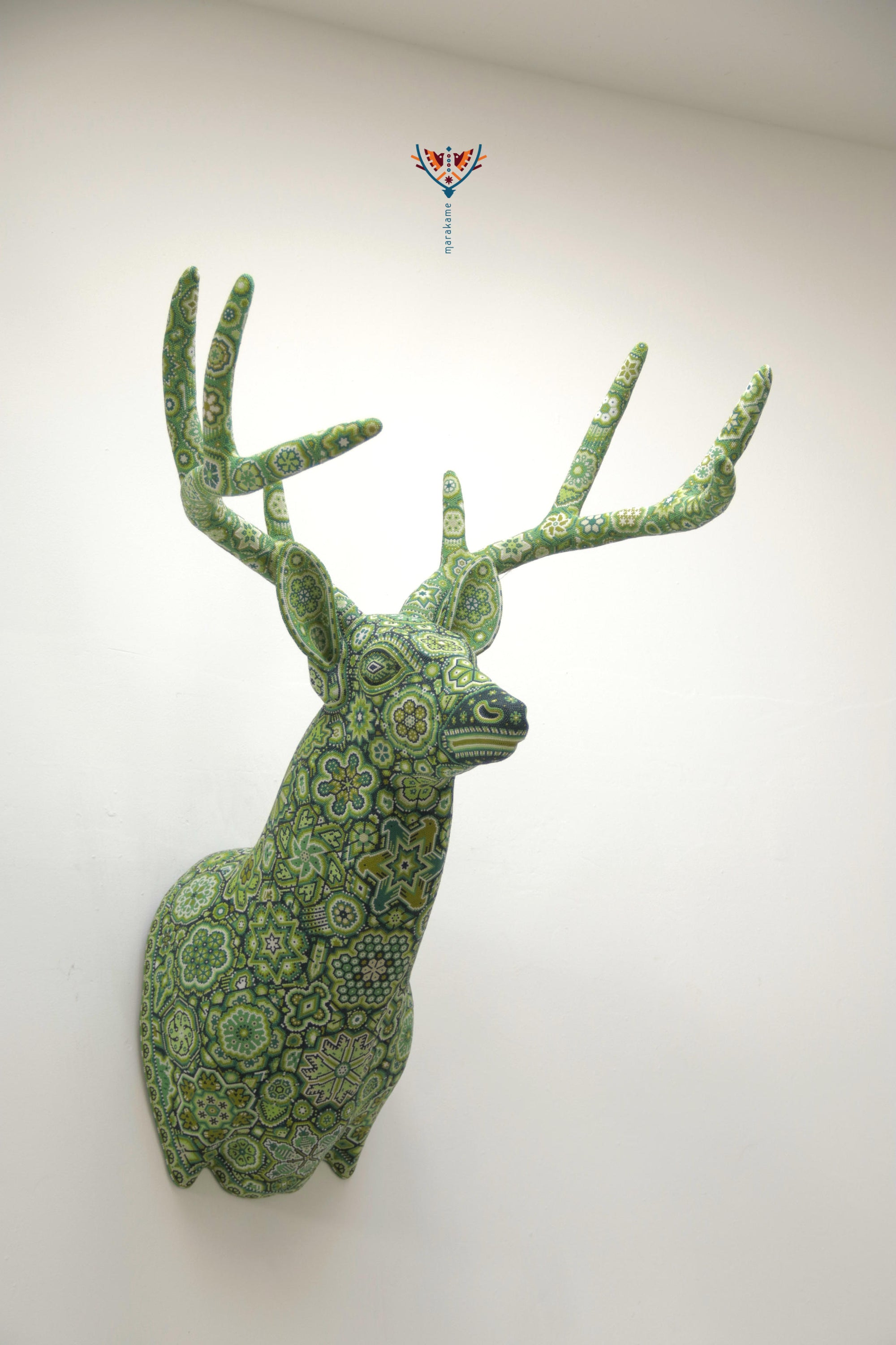 Escultura Arte Huichol - Cabeza de Venado - Vavaasári - Deidad que se manifiesta en forma de venado - 2024-2025
