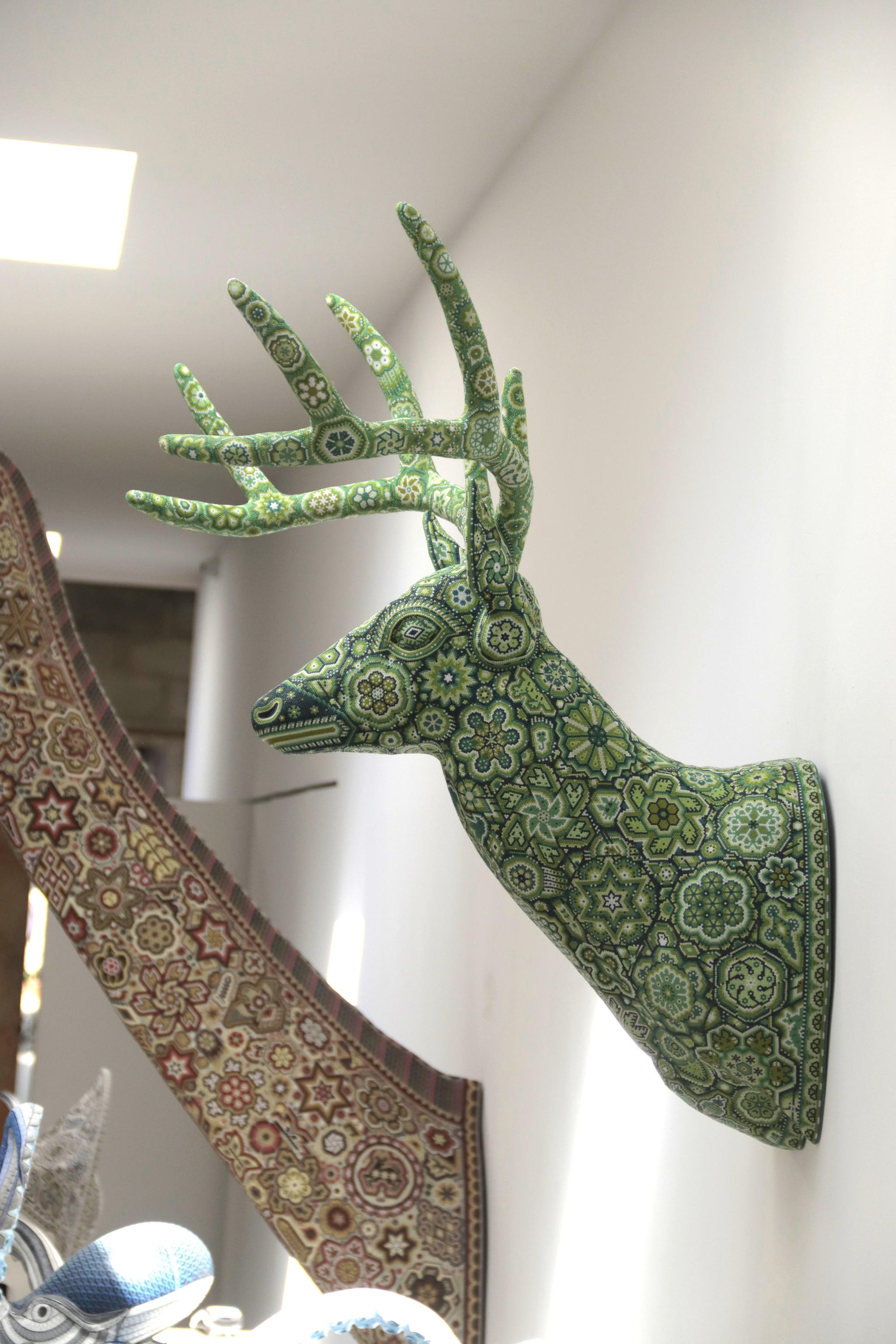 Escultura Arte Huichol - Cabeza de Venado - Vavaasári - Deidad que se manifiesta en forma de venado - 2024-2025
