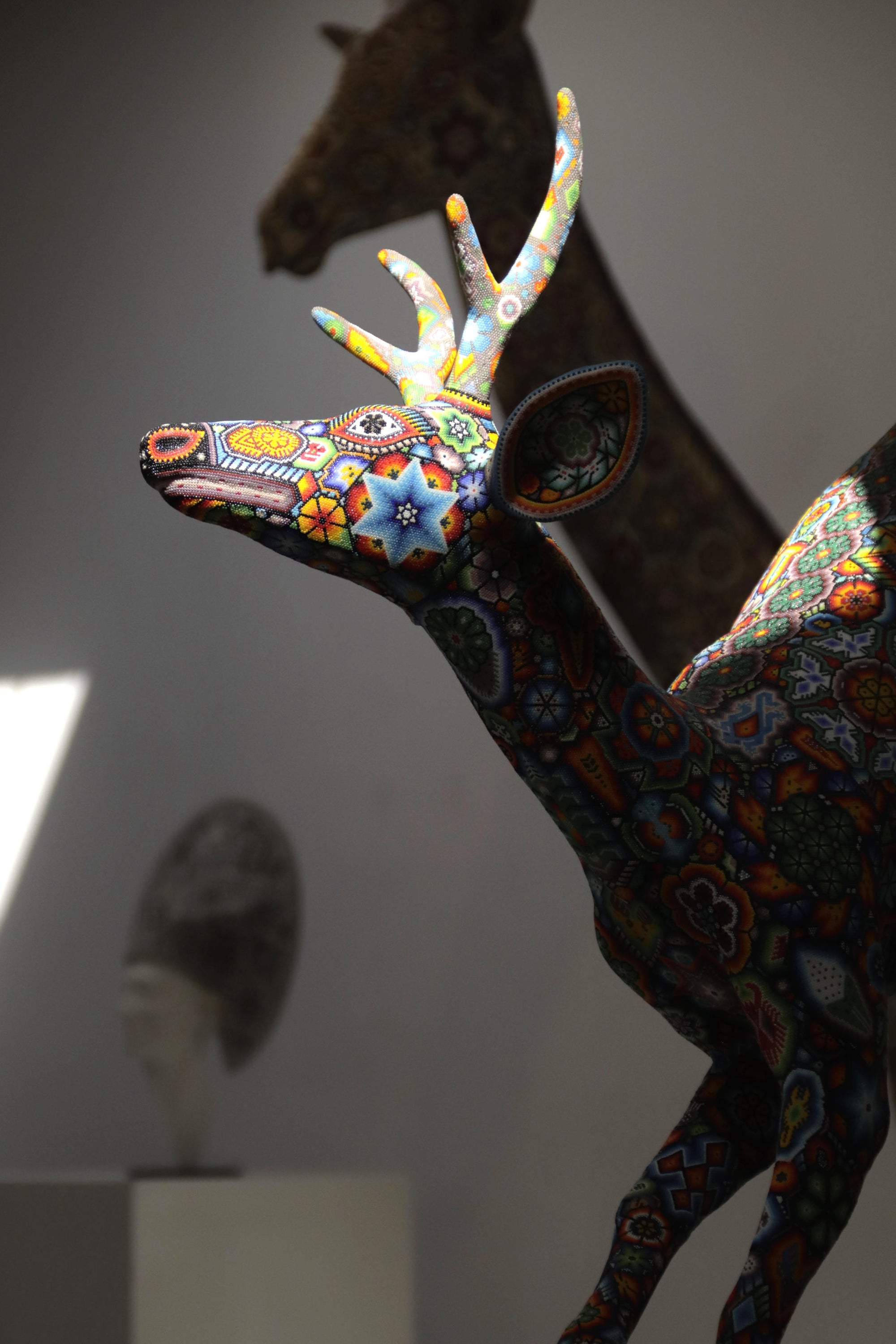Escultura Arte Huichol - Cabeza de Venado - Vavaasári - Deidad que se manifiesta en forma de venado - 2024-2025