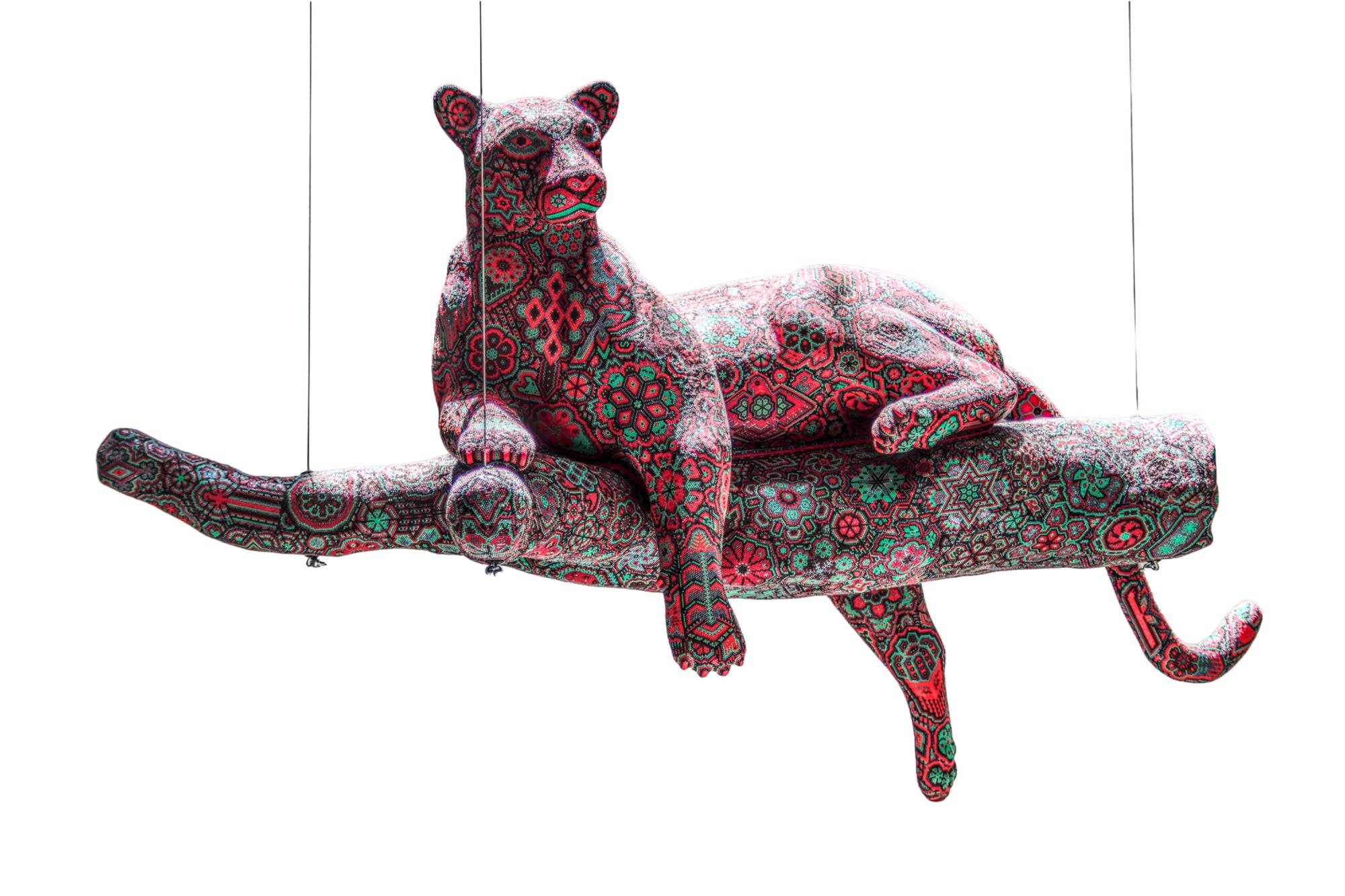 Huichol-Kunstskulptur – Puma auf einem Baumstamm – Nierika Tatewari Yuawi – Derjenige, der das Feuer des Großvaters trägt
