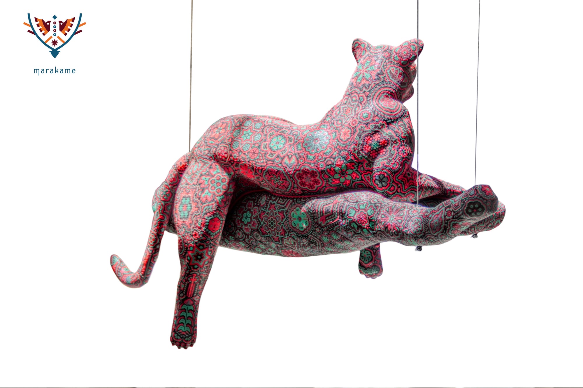 Huichol-Kunstskulptur – Puma auf einem Baumstamm – Nierika Tatewari Yuawi – Derjenige, der das Feuer des Großvaters trägt